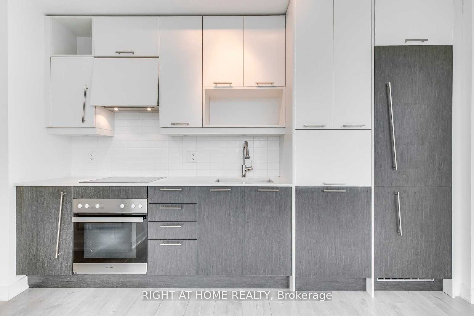 199 Richmond Street W 1410 Property Photo 4
