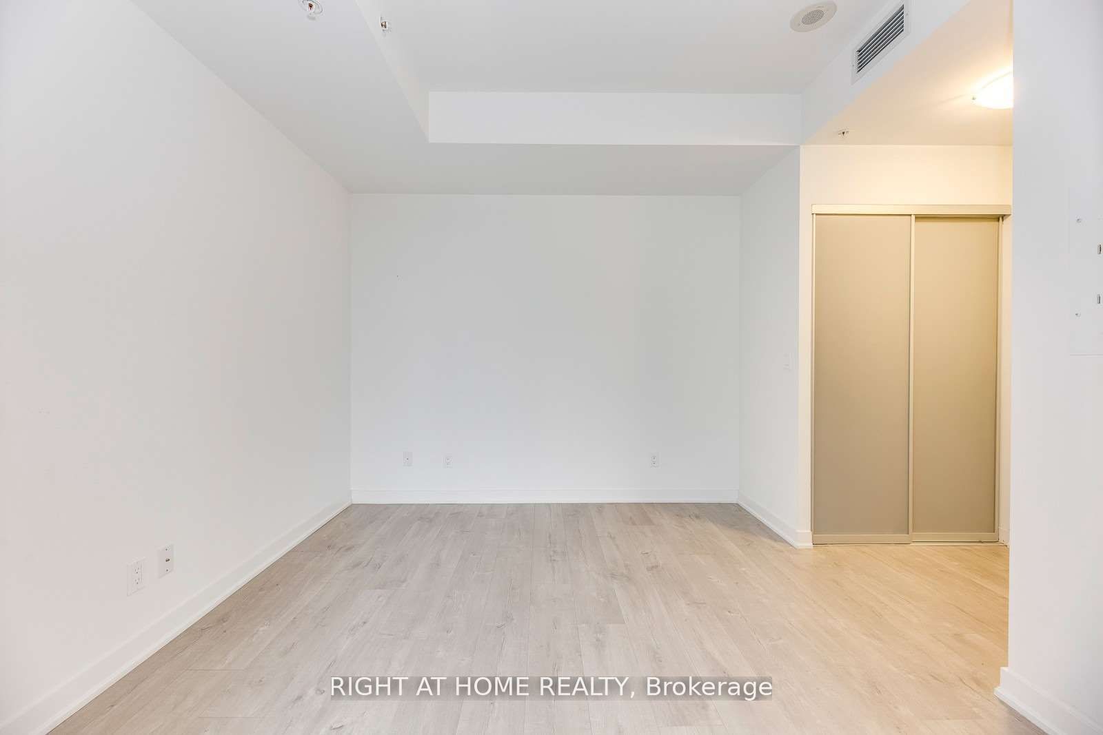 199 Richmond Street W 1410 Property Photo 6