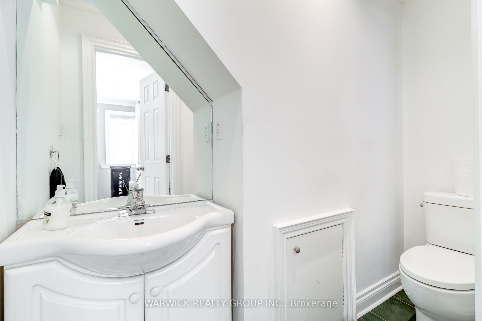 123 Sheppard Avenue E Property Photo 14