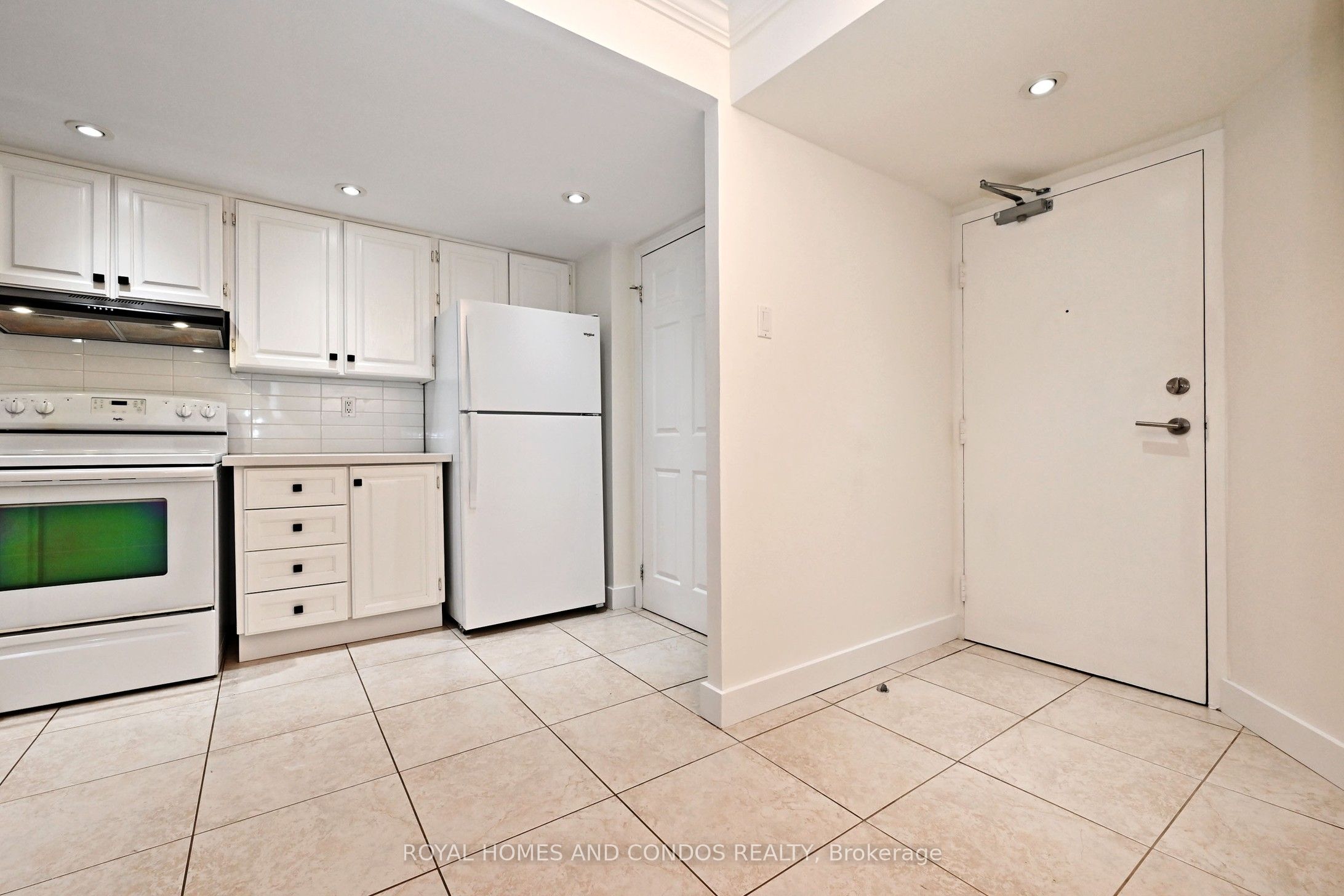 77 Maitland Place 220 Property Photo 4