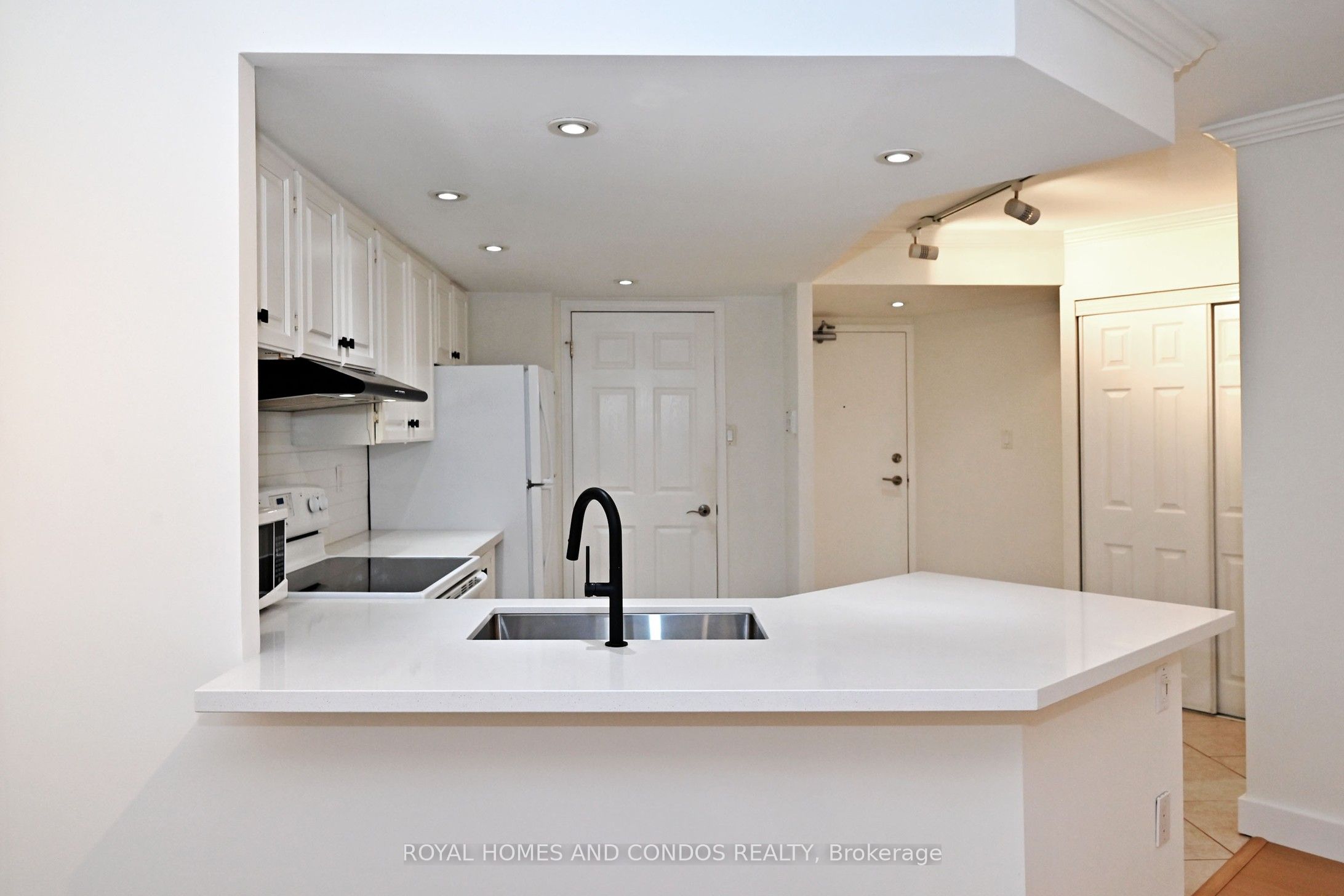 77 Maitland Place 220 Property Photo 12