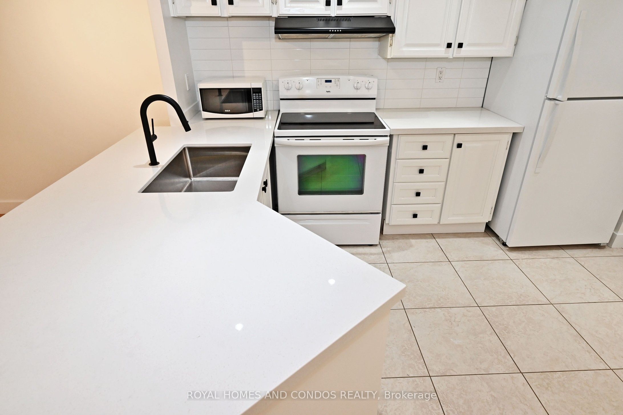 77 Maitland Place 220 Property Photo 18
