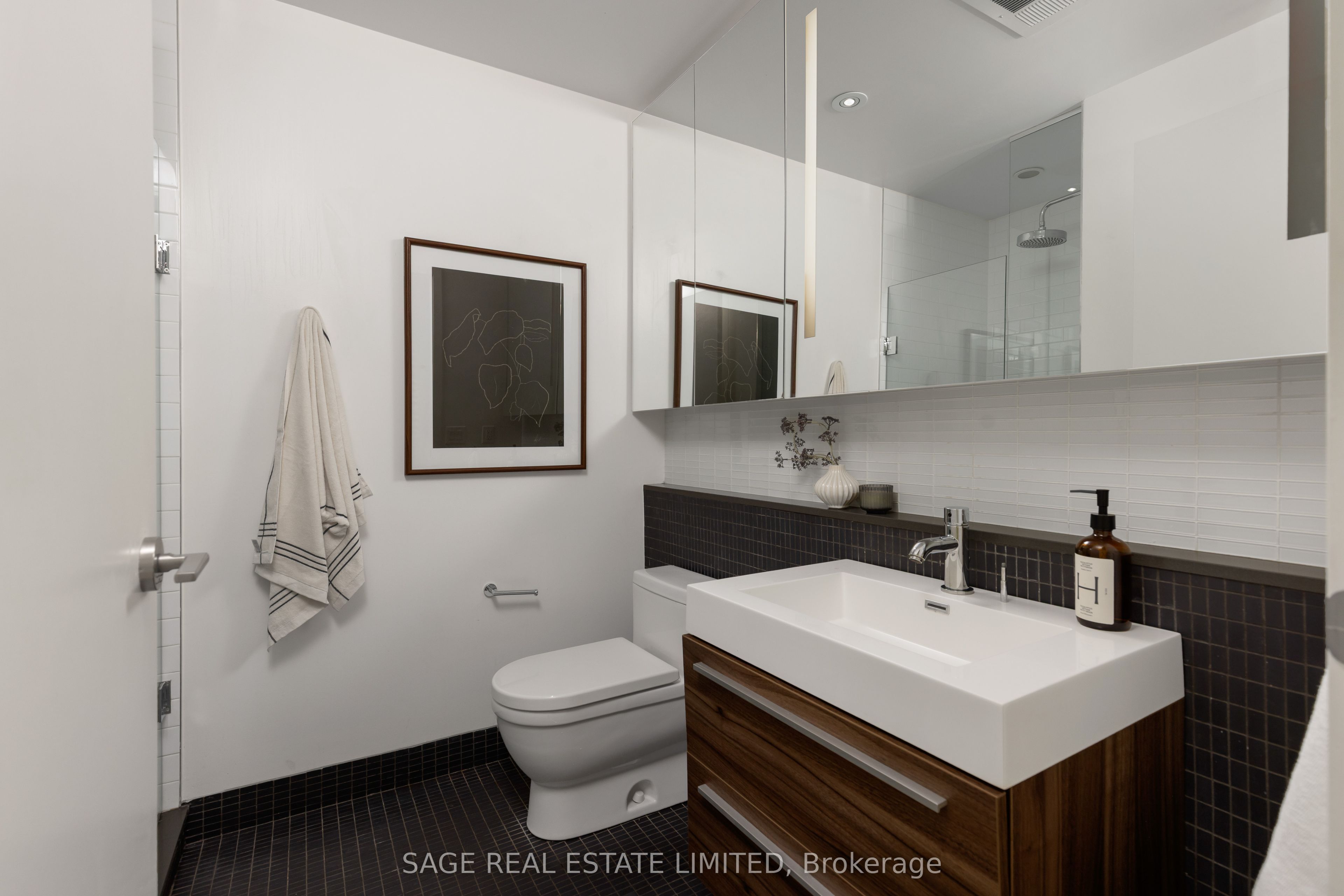 8 Dovercourt Road 216 Property Photo 16