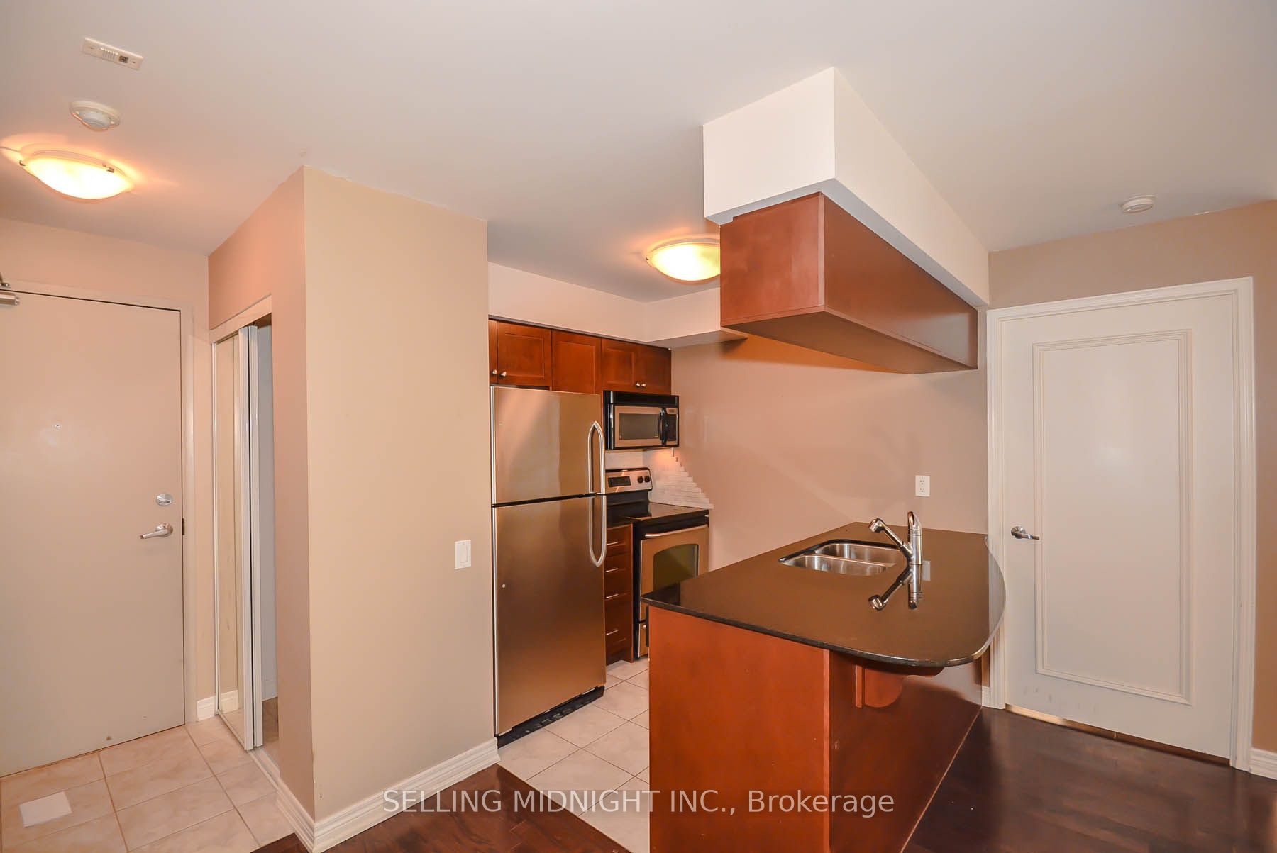 60 St Clair Avenue W 502 Property Photo 4