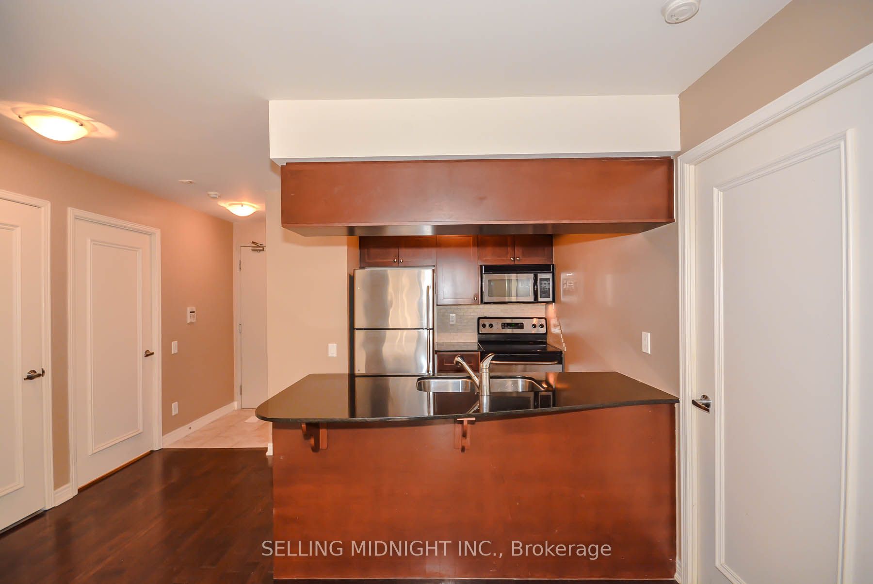 60 St Clair Avenue W 502 Property Photo 5