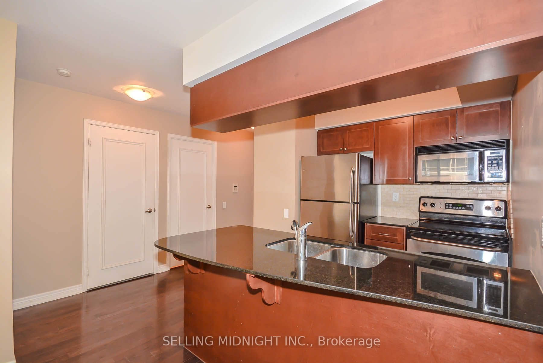 60 St Clair Avenue W 502 Property Photo 6