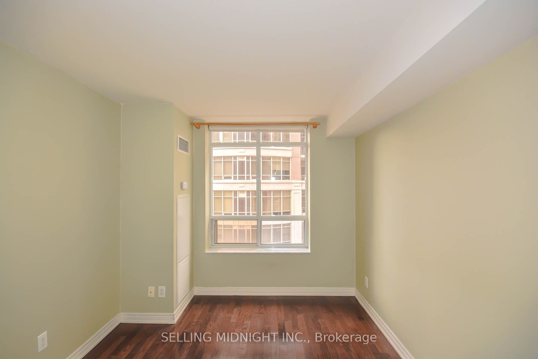 60 St Clair Avenue W 502 Property Photo 16