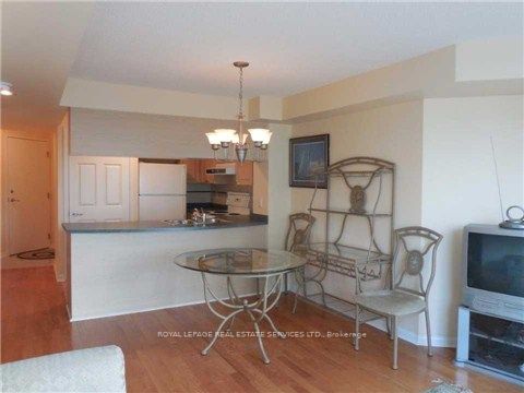 230 Queens Quay 527 Property Photo 12