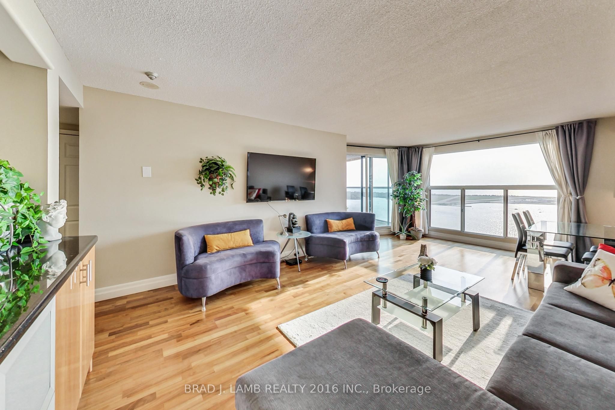99 Harbour Square 2911 Property Photo 3