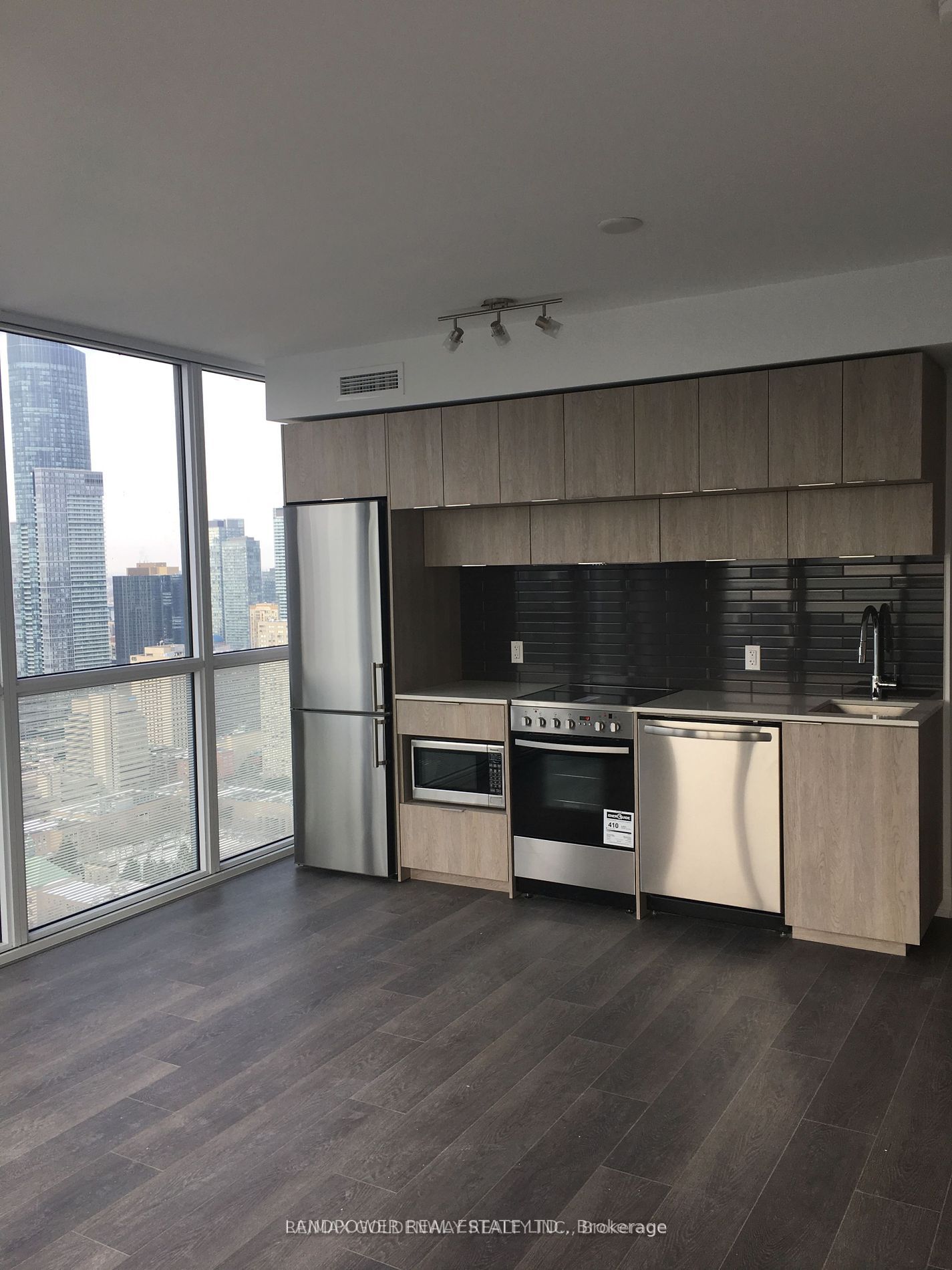181 Dundas Street E 4910 Property Photo 12
