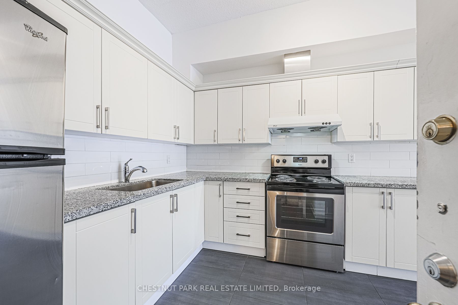 650a Queen Street W #1 Property Photo 4