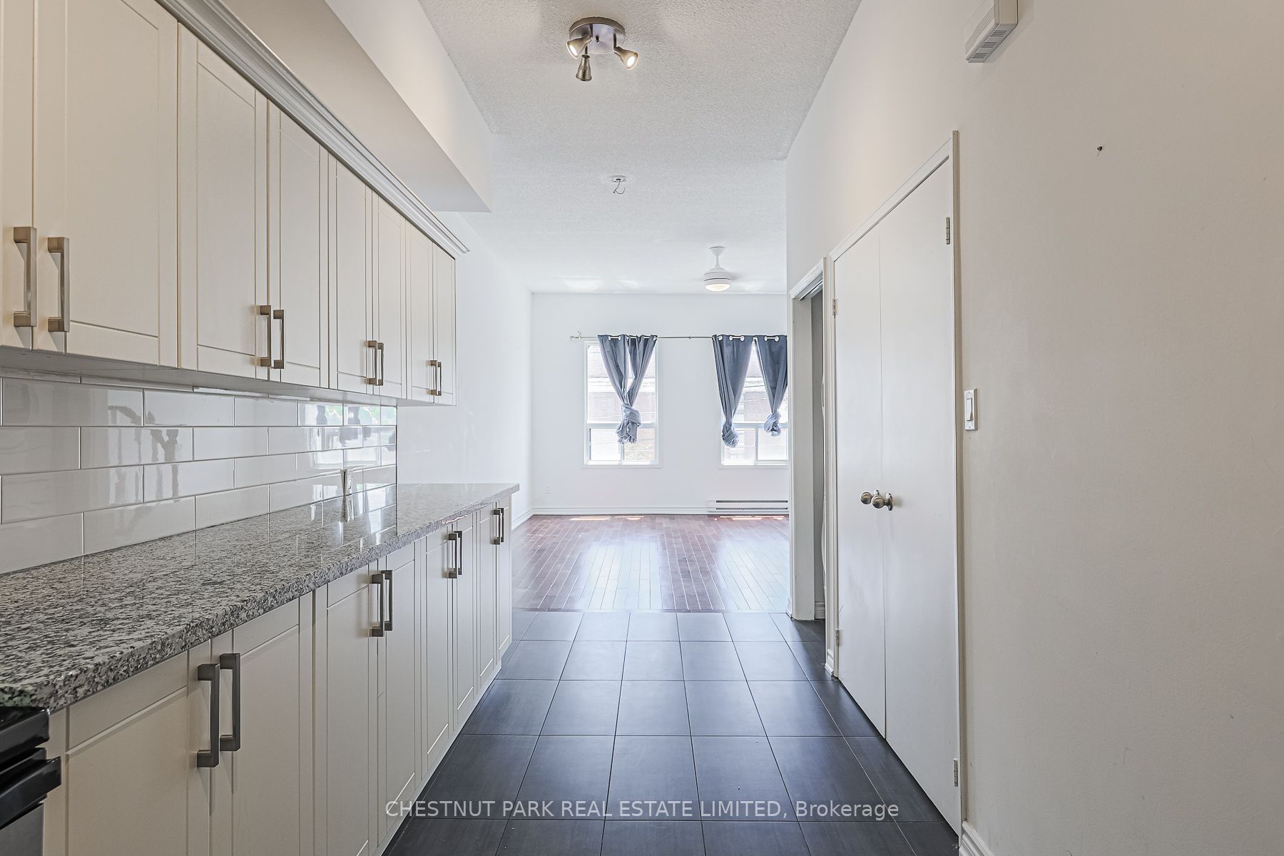 650a Queen Street W #1 Property Photo 6