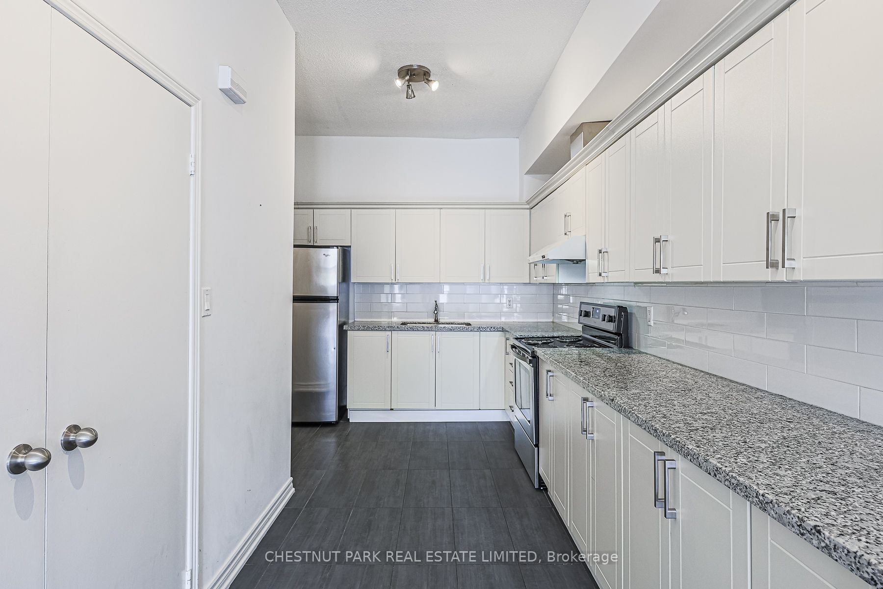 650a Queen Street W #1 Property Photo 8