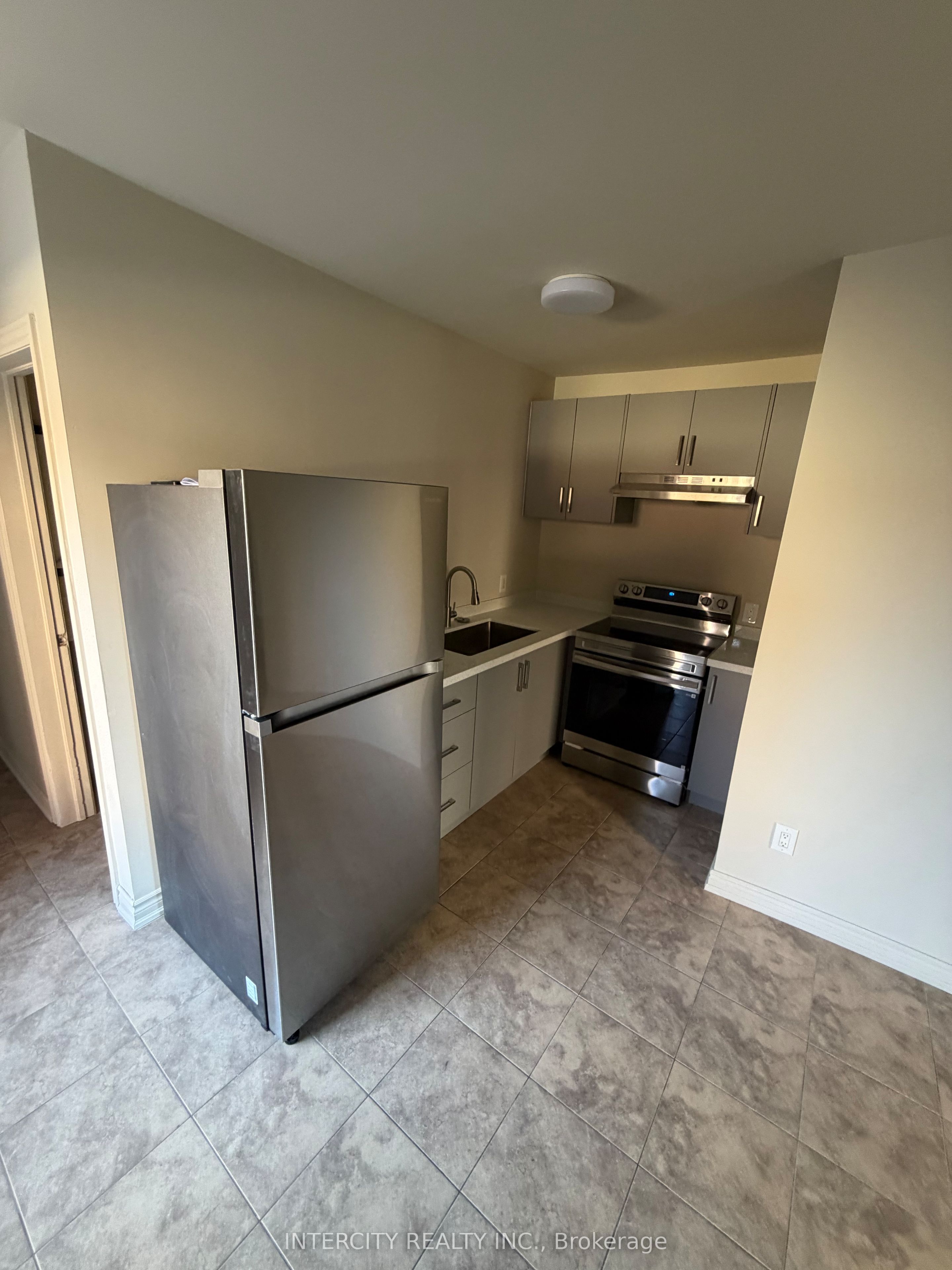 692 Northcliffe Boulevard Bsmt Property Photo 2