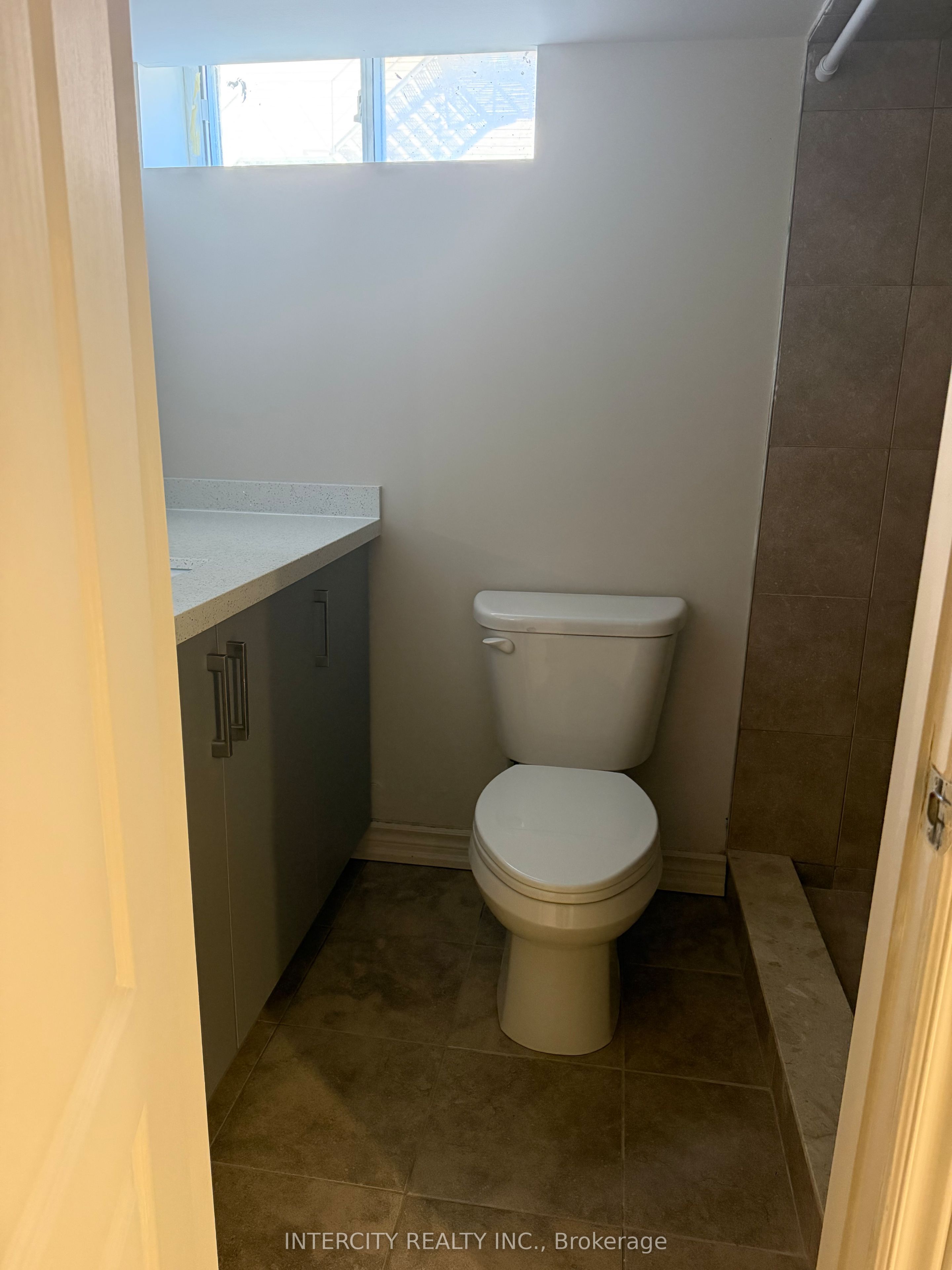 692 Northcliffe Boulevard Bsmt Property Photo 3