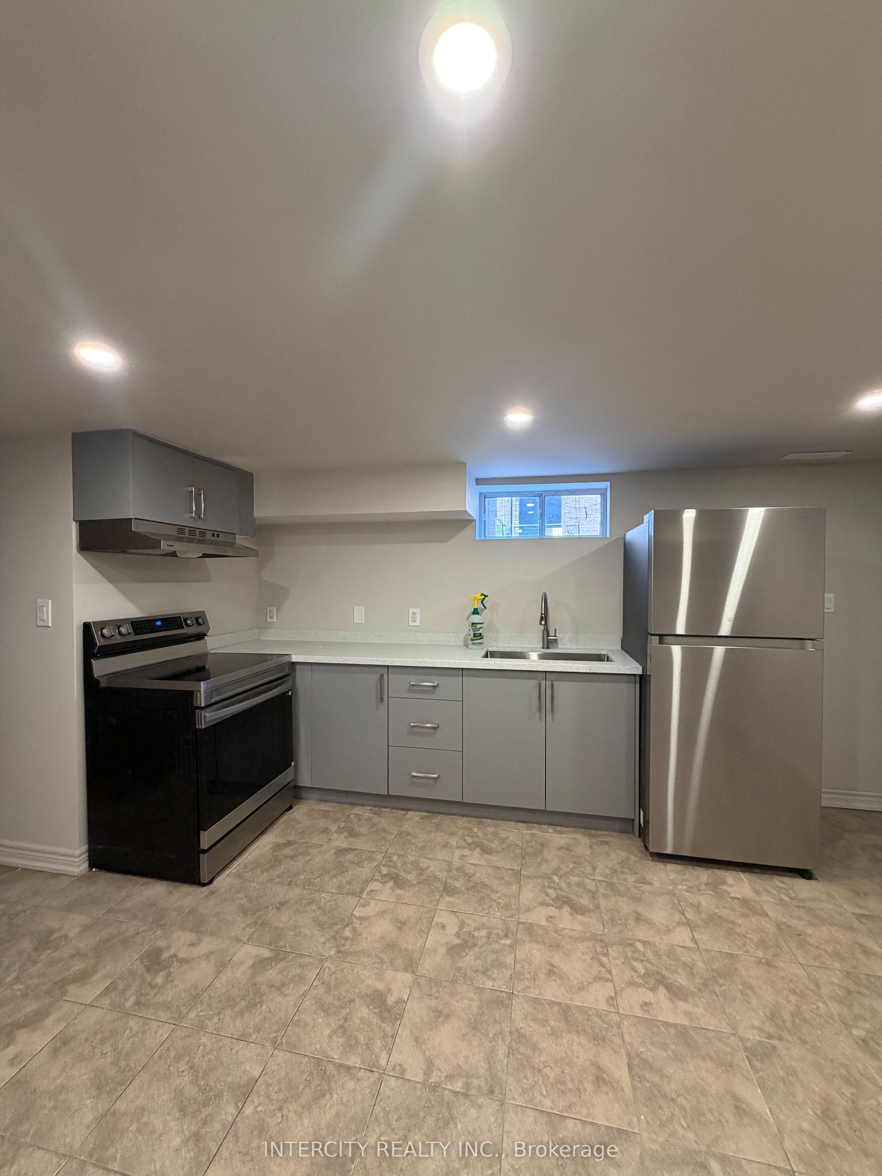 692 Northcliffe Boulevard Bsmt Property Photo 6