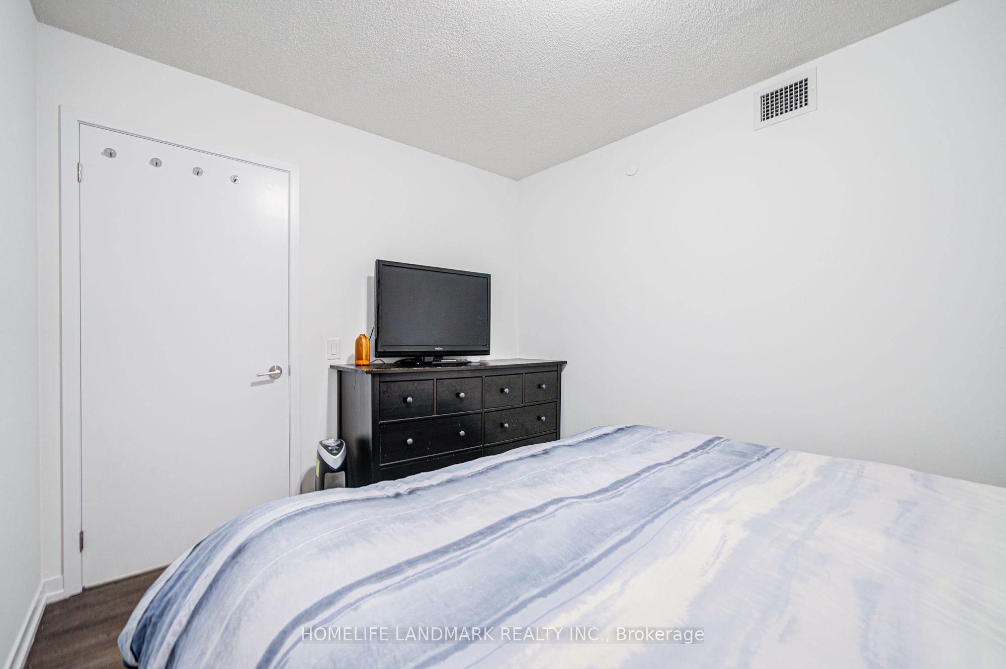 219 Dundas Street E 609 Property Photo 14