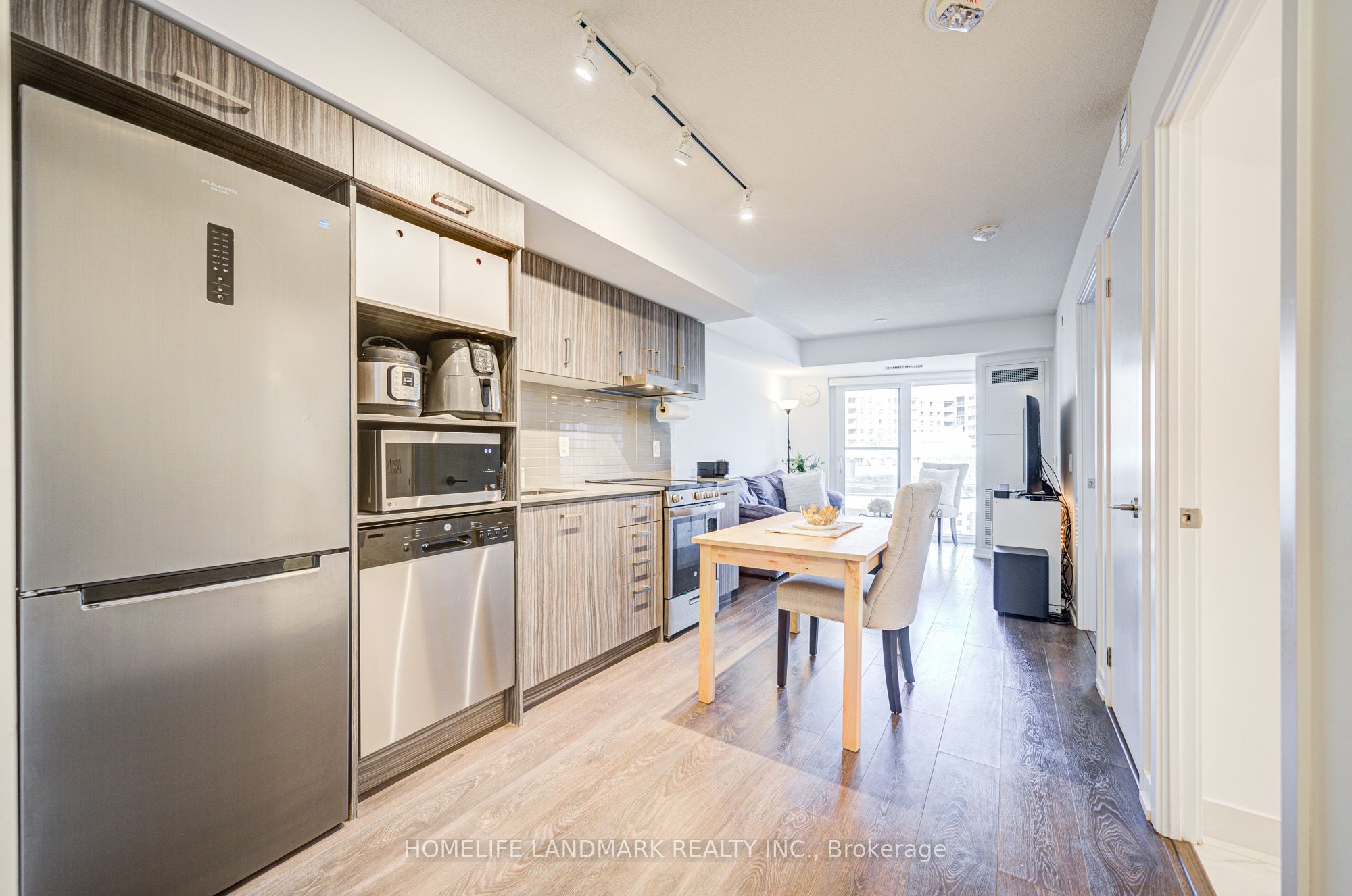 219 Dundas Street E 609 Property Photo 15