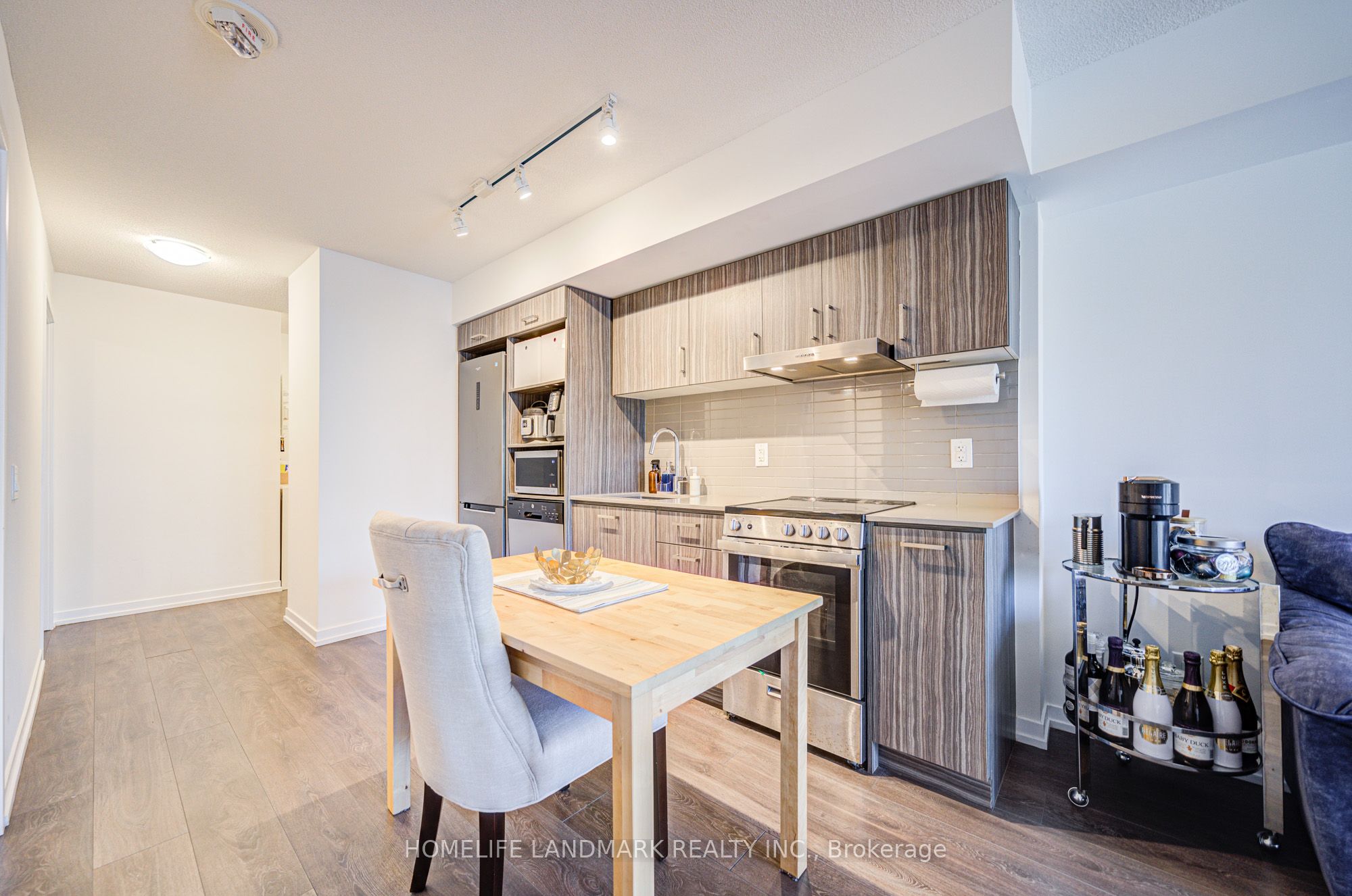 219 Dundas Street E 609 Property Photo 18