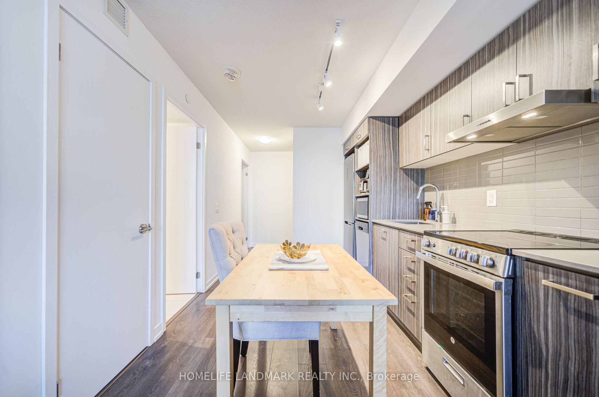 219 Dundas Street E 609 Property Photo 19