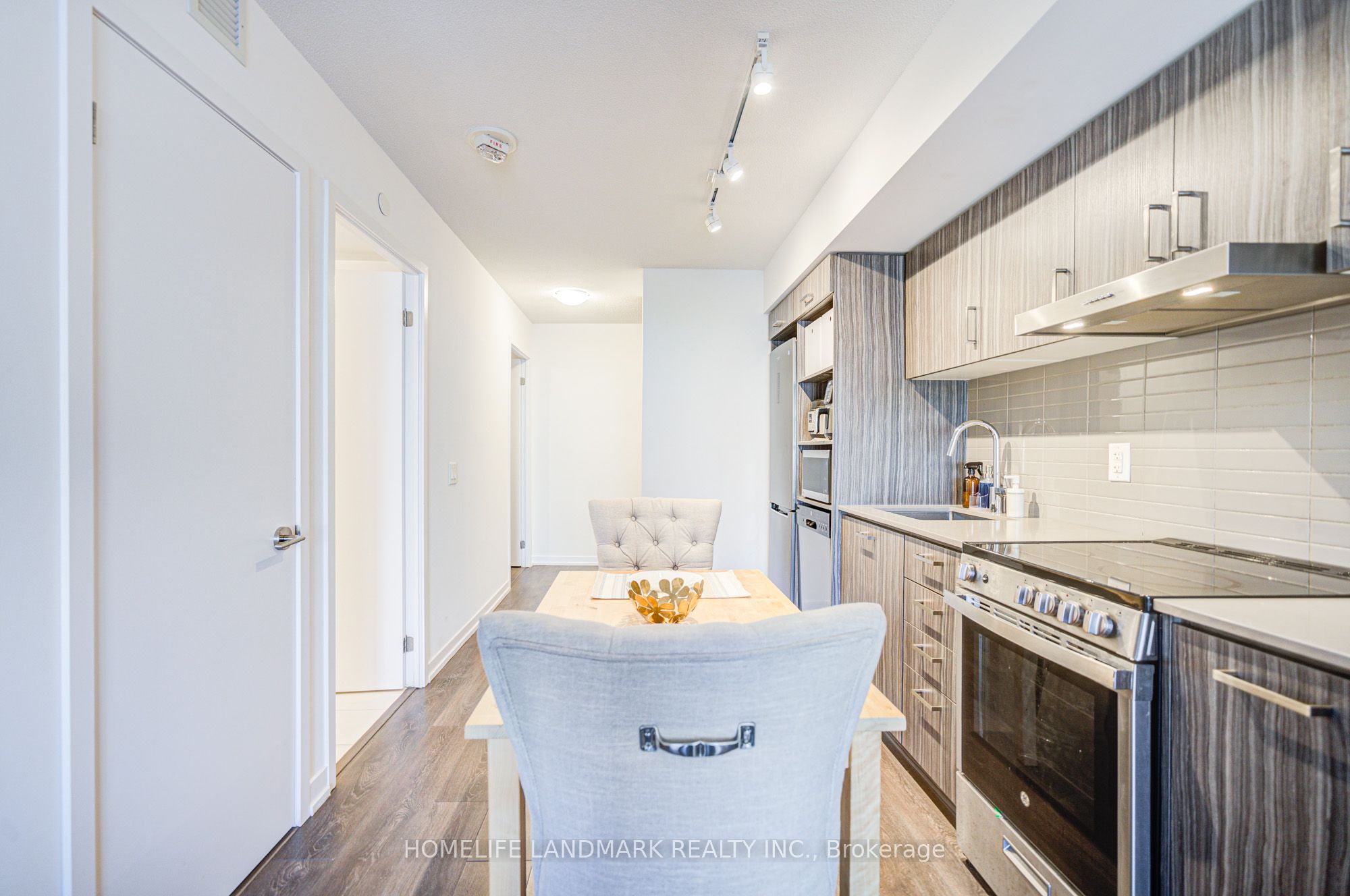 219 Dundas Street E 609 Property Photo 21