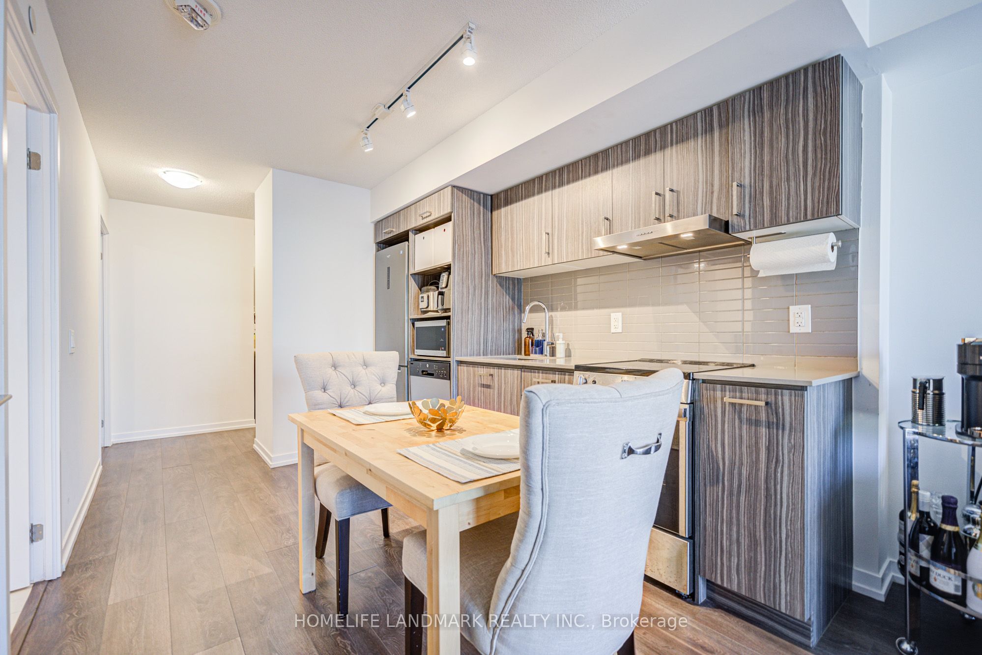 219 Dundas Street E 609 Property Photo 22