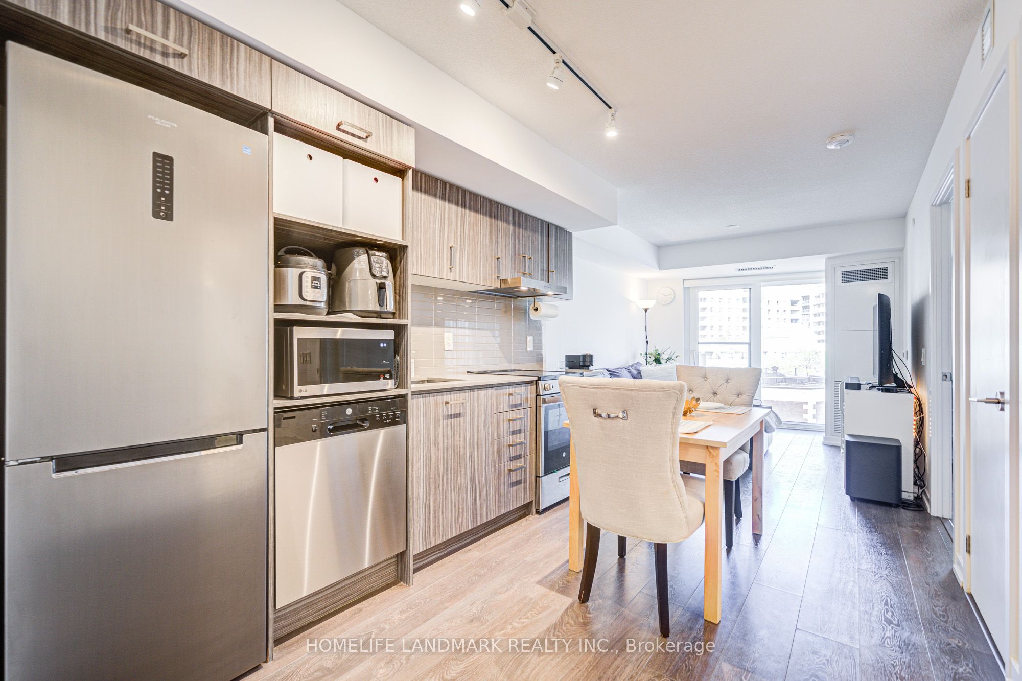 219 Dundas Street E 609 Property Photo 23