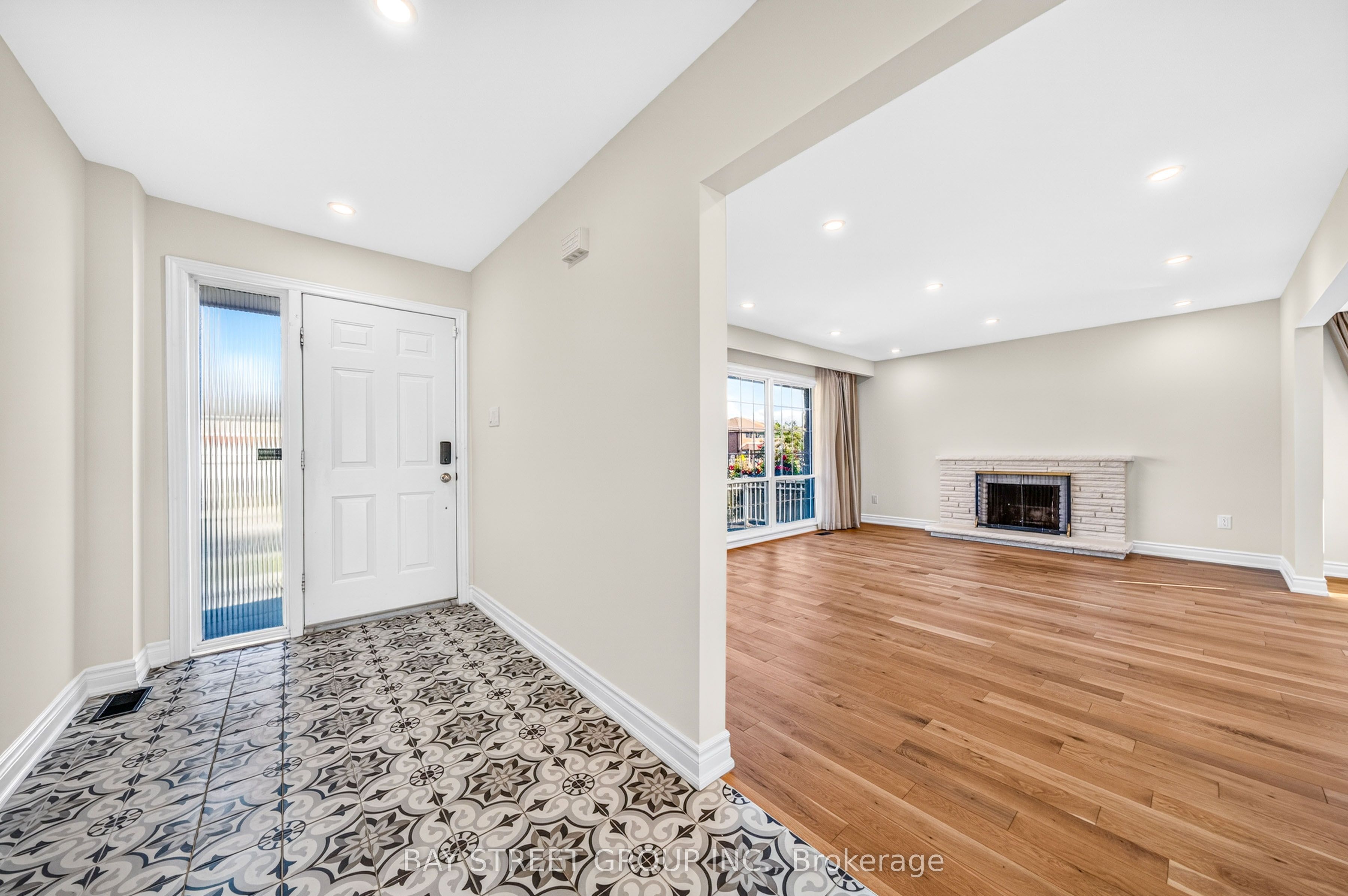 203 Cassandra Boulevard Property Photo 5