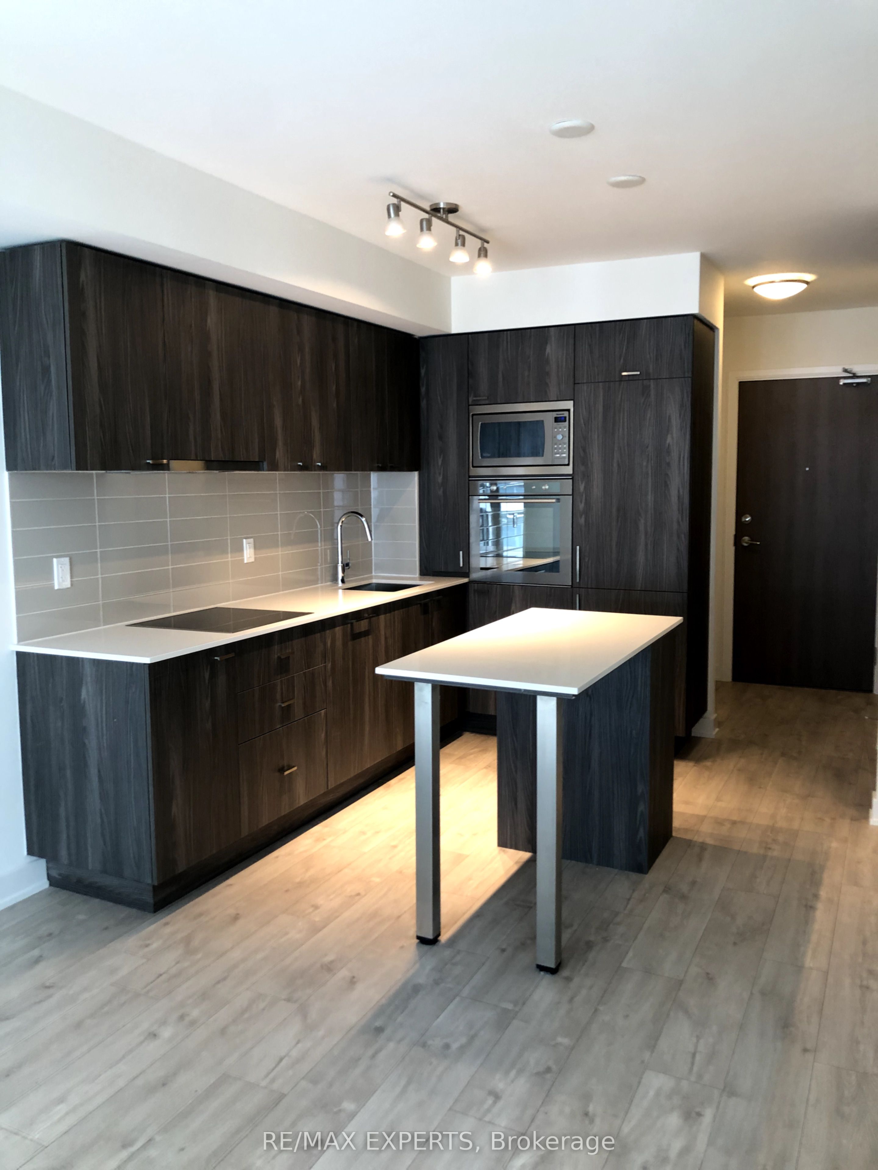27 Bathurst Street 1214w Property Photo 2