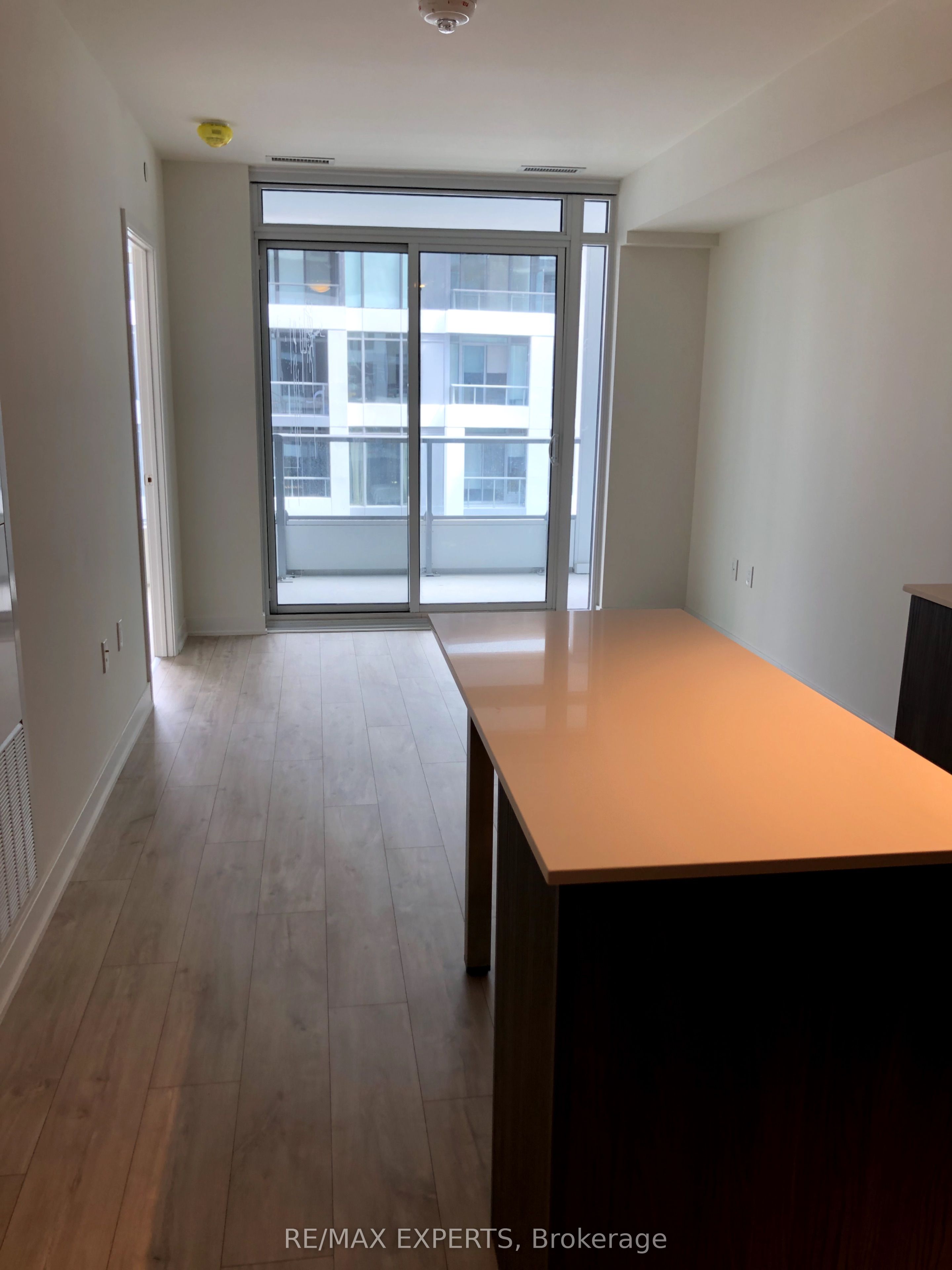 27 Bathurst Street 1214w Property Photo 3
