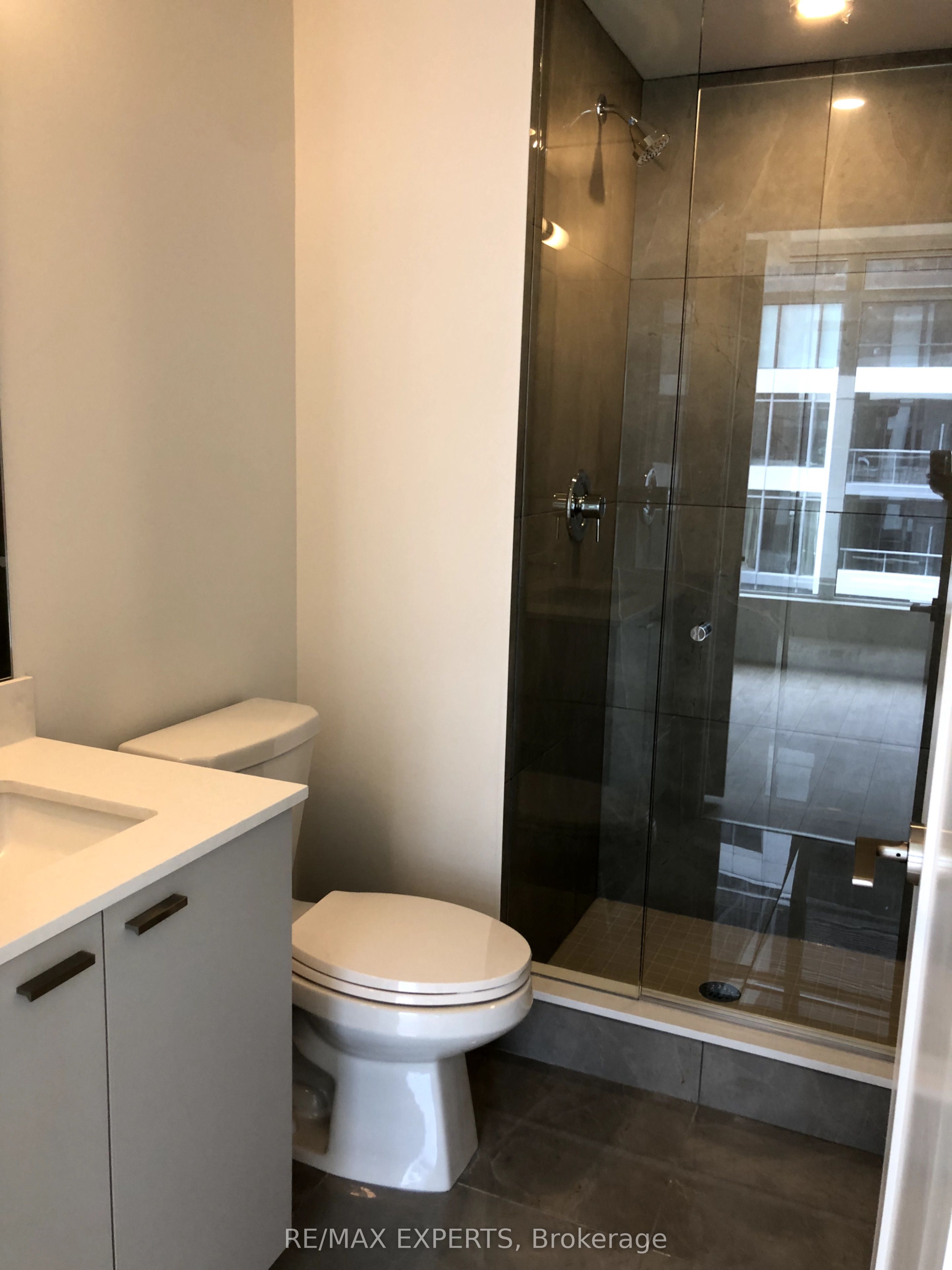 27 Bathurst Street 1214w Property Photo 4