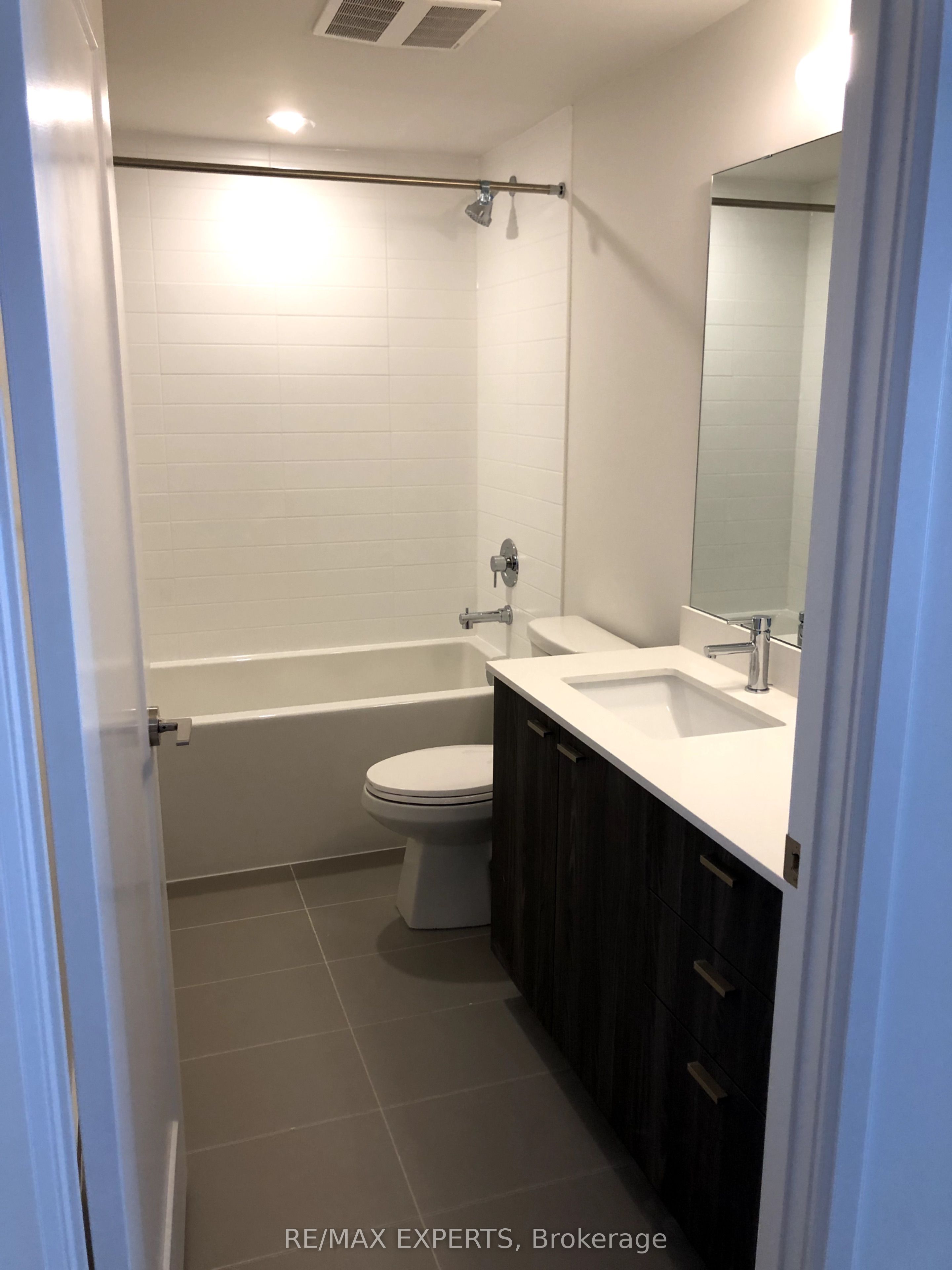 27 Bathurst Street 1214w Property Photo 5