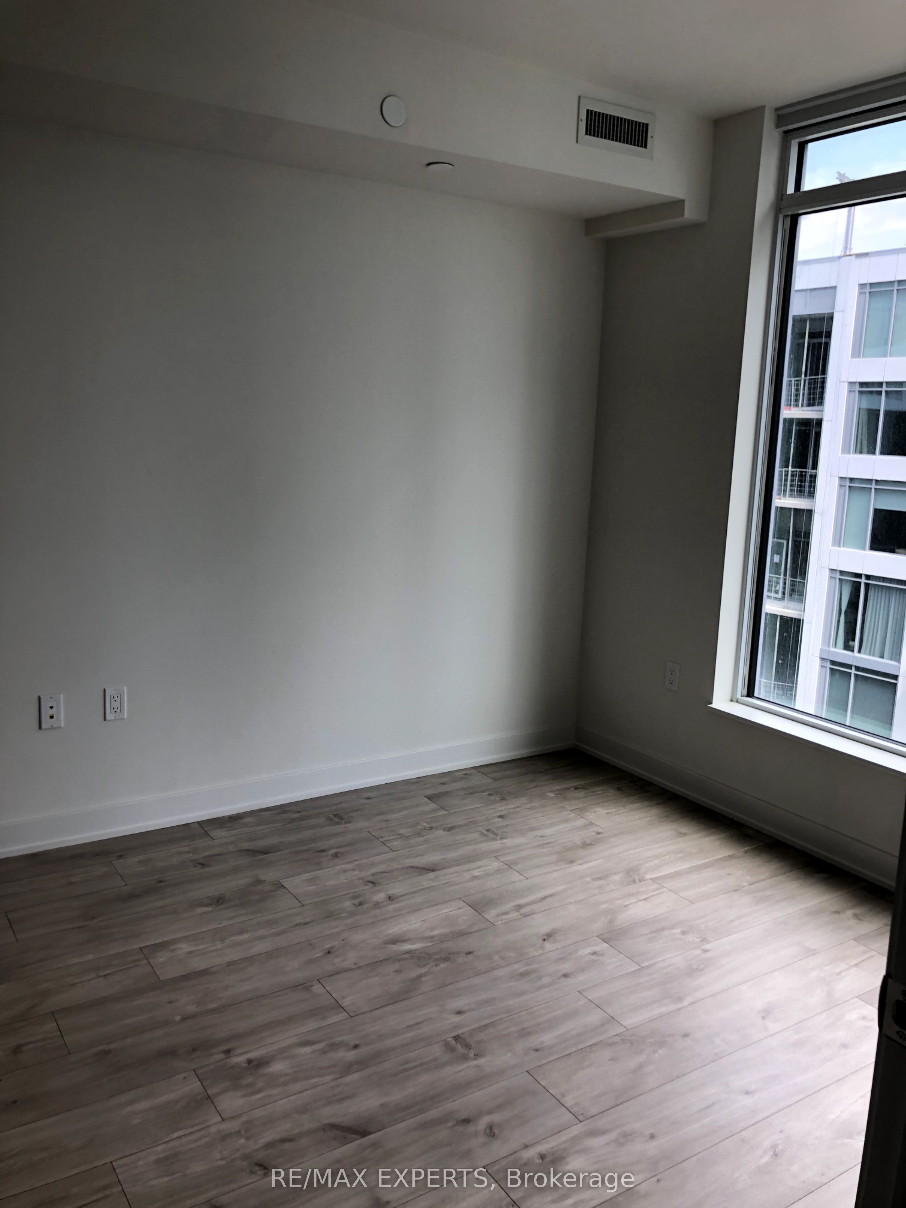 27 Bathurst Street 1214w Property Photo 8