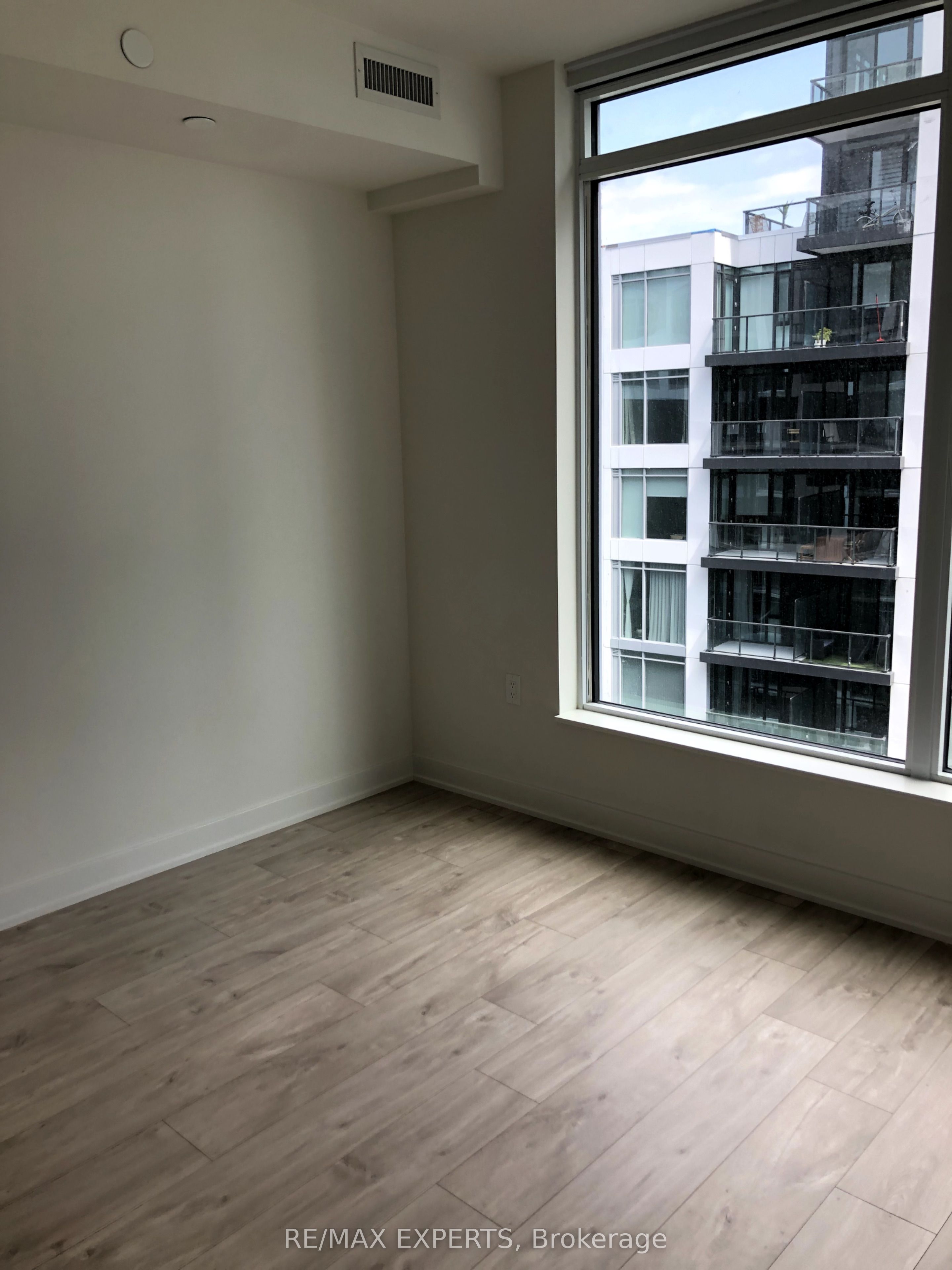 27 Bathurst Street 1214w Property Photo 9