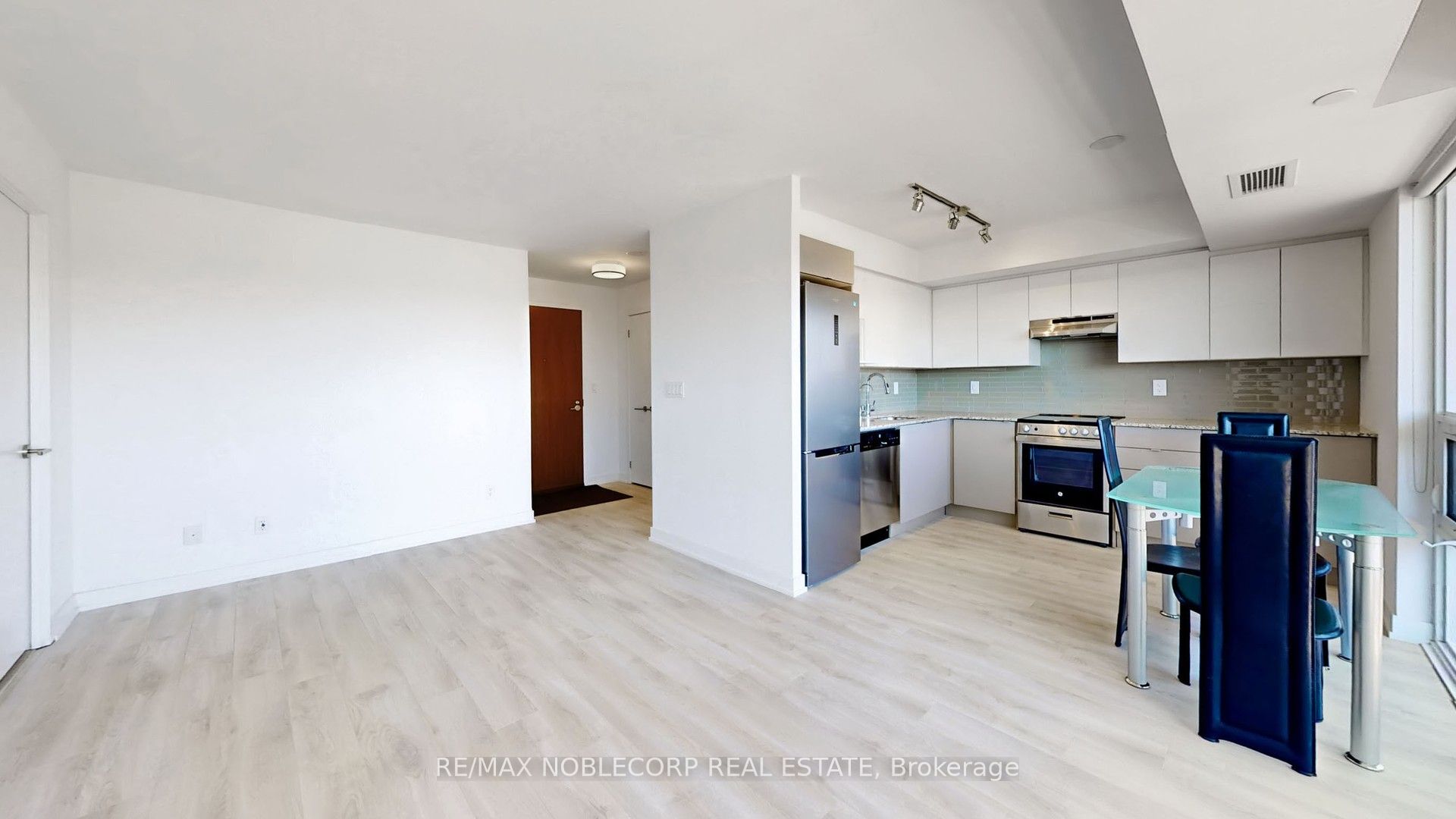120 Varna Drive 1116 Property Photo 8