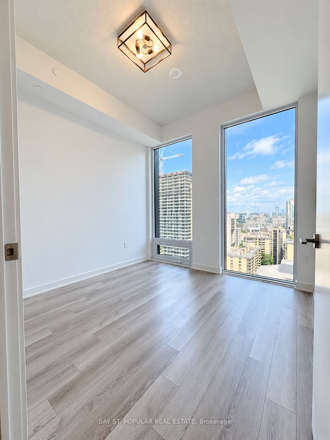 238 Simcoe Street 2101 Property Photo 6