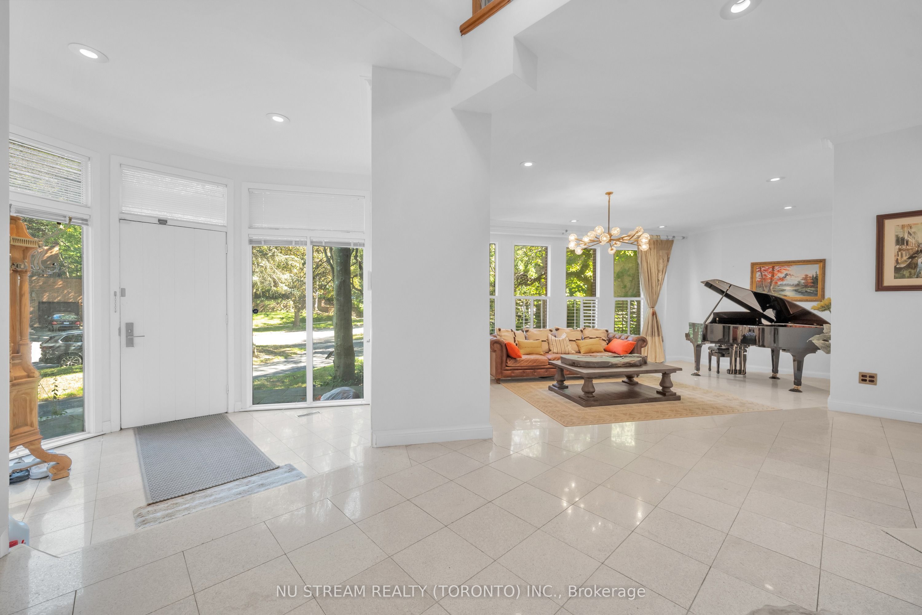 35 Penwood Crescent Property Photo 3