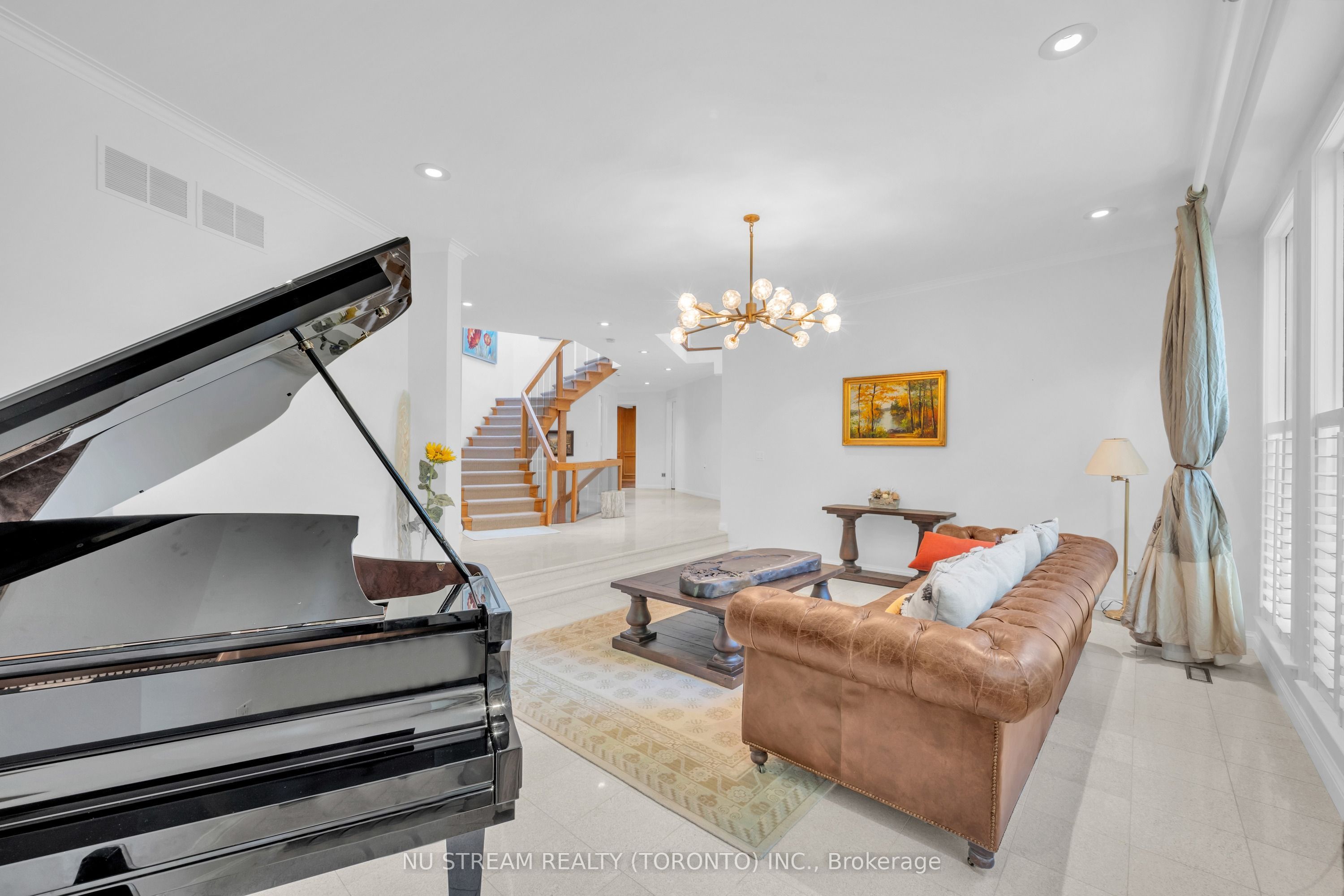 35 Penwood Crescent Property Photo 6