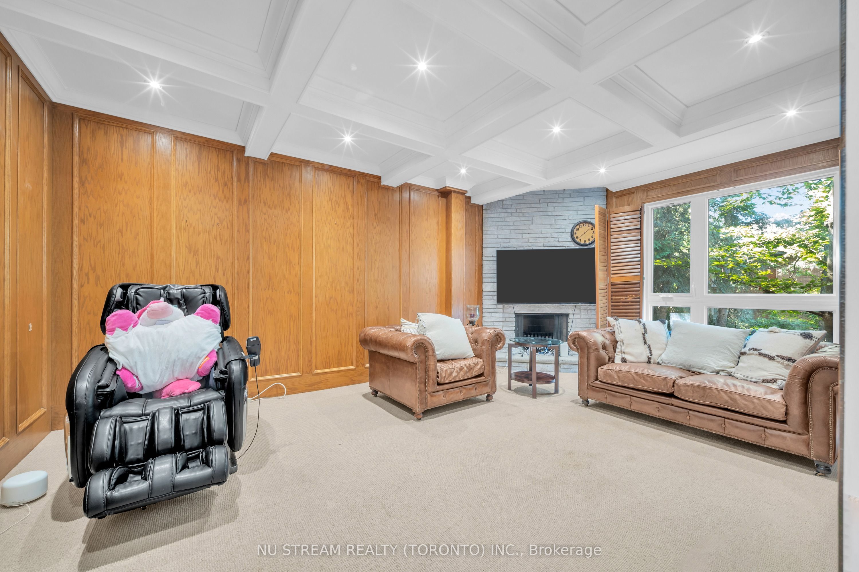 35 Penwood Crescent Property Photo 7