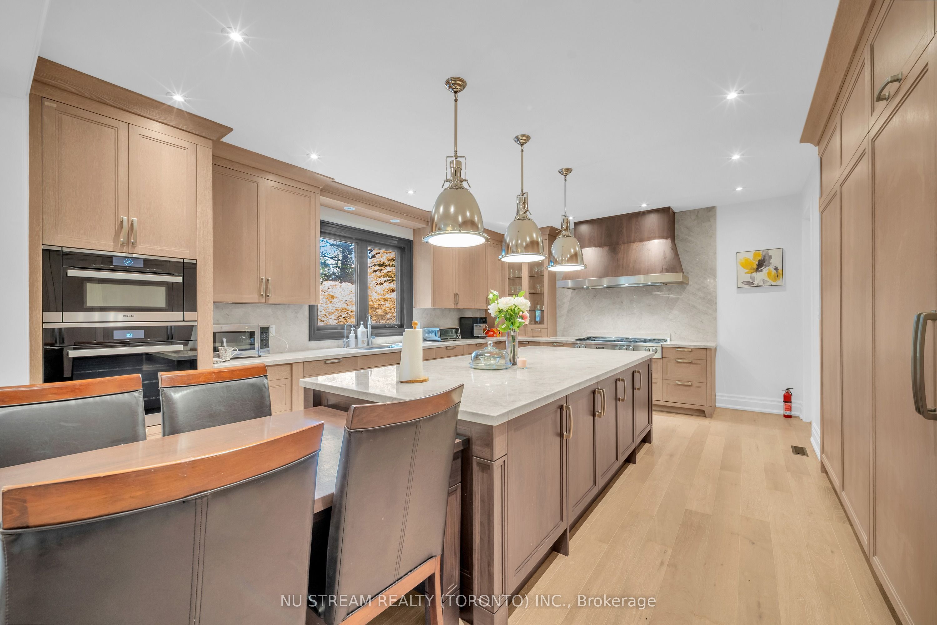 35 Penwood Crescent Property Photo 11