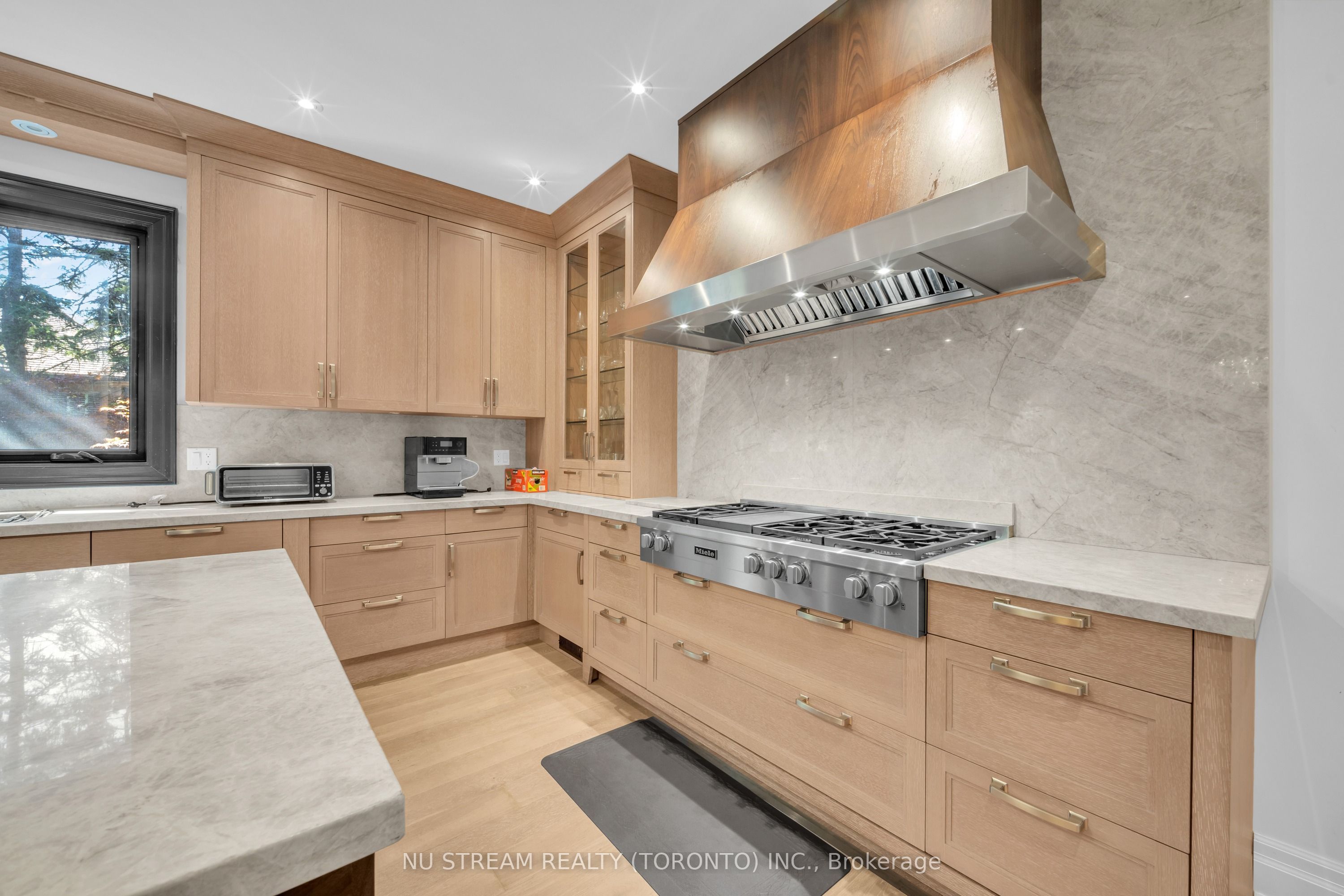 35 Penwood Crescent Property Photo 12