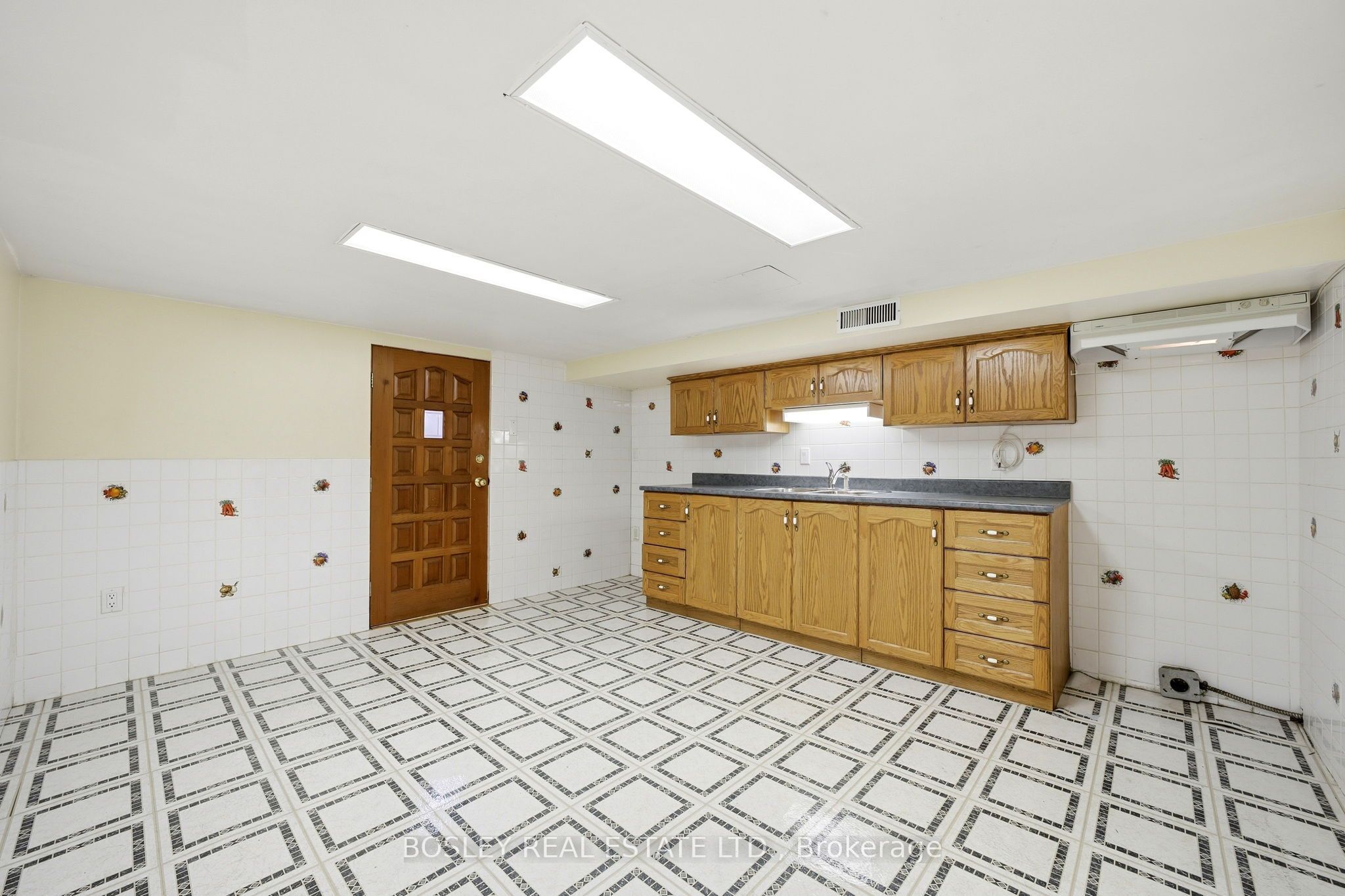 44 Conway Avenue Property Photo 27