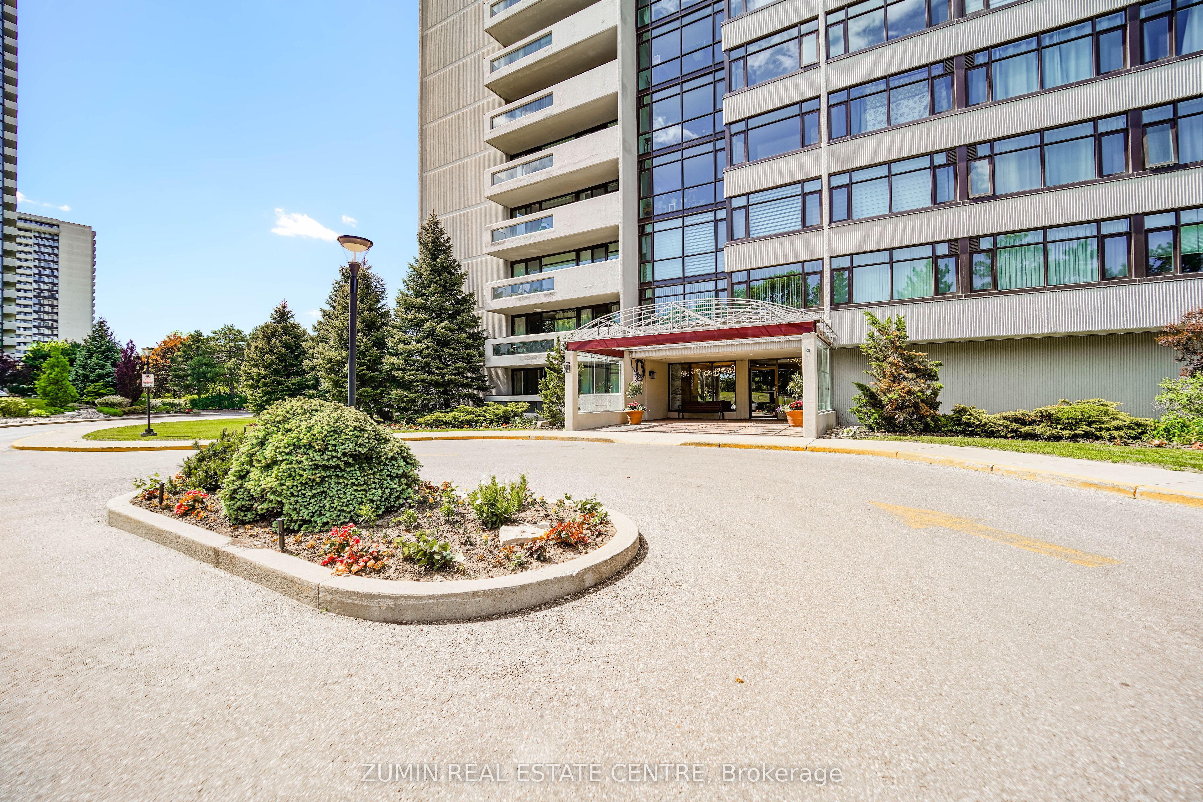 1555 E Finch Avenue E 602 Property Photo 2