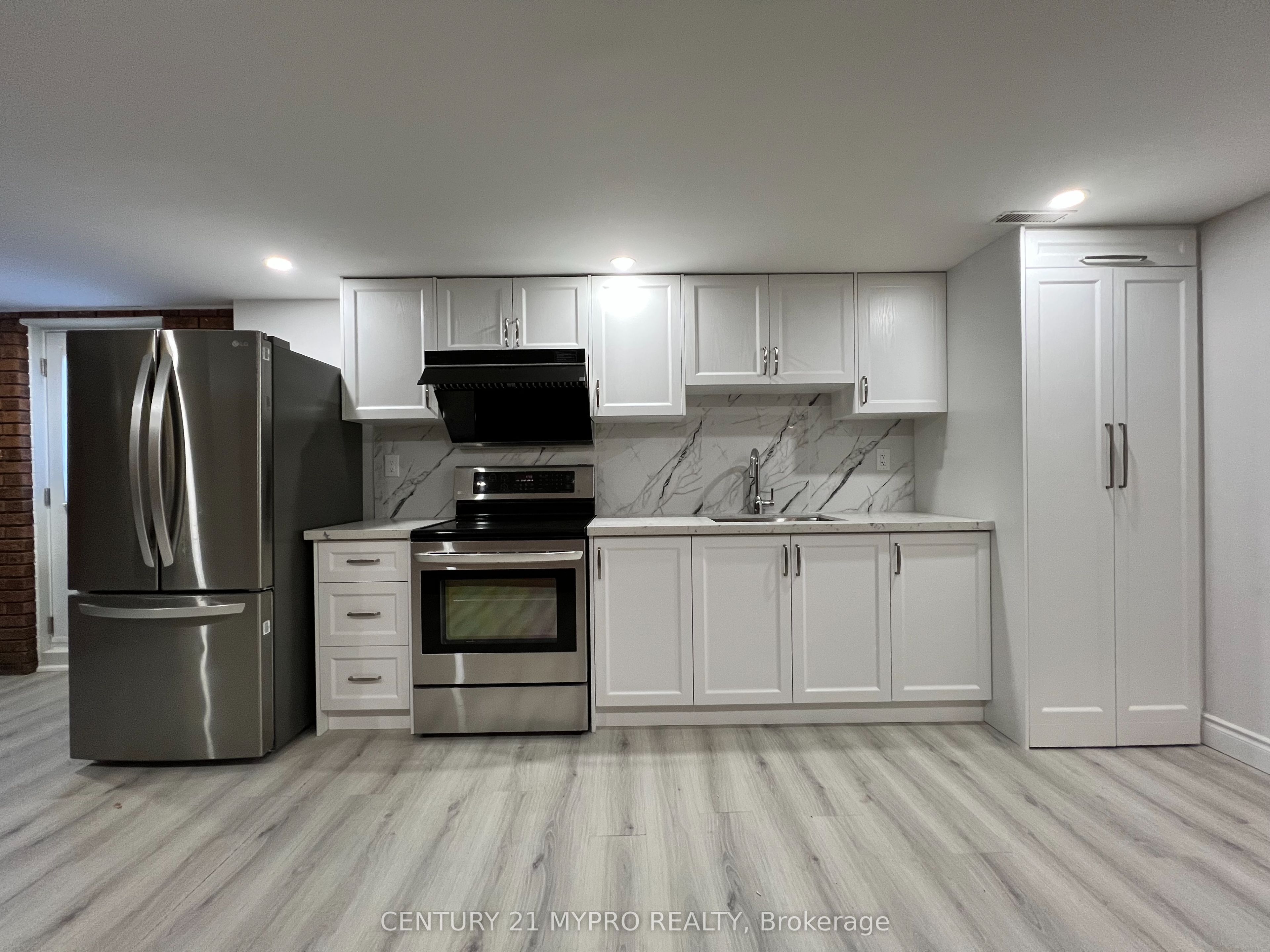 21 Taverly Road Property Photo 2