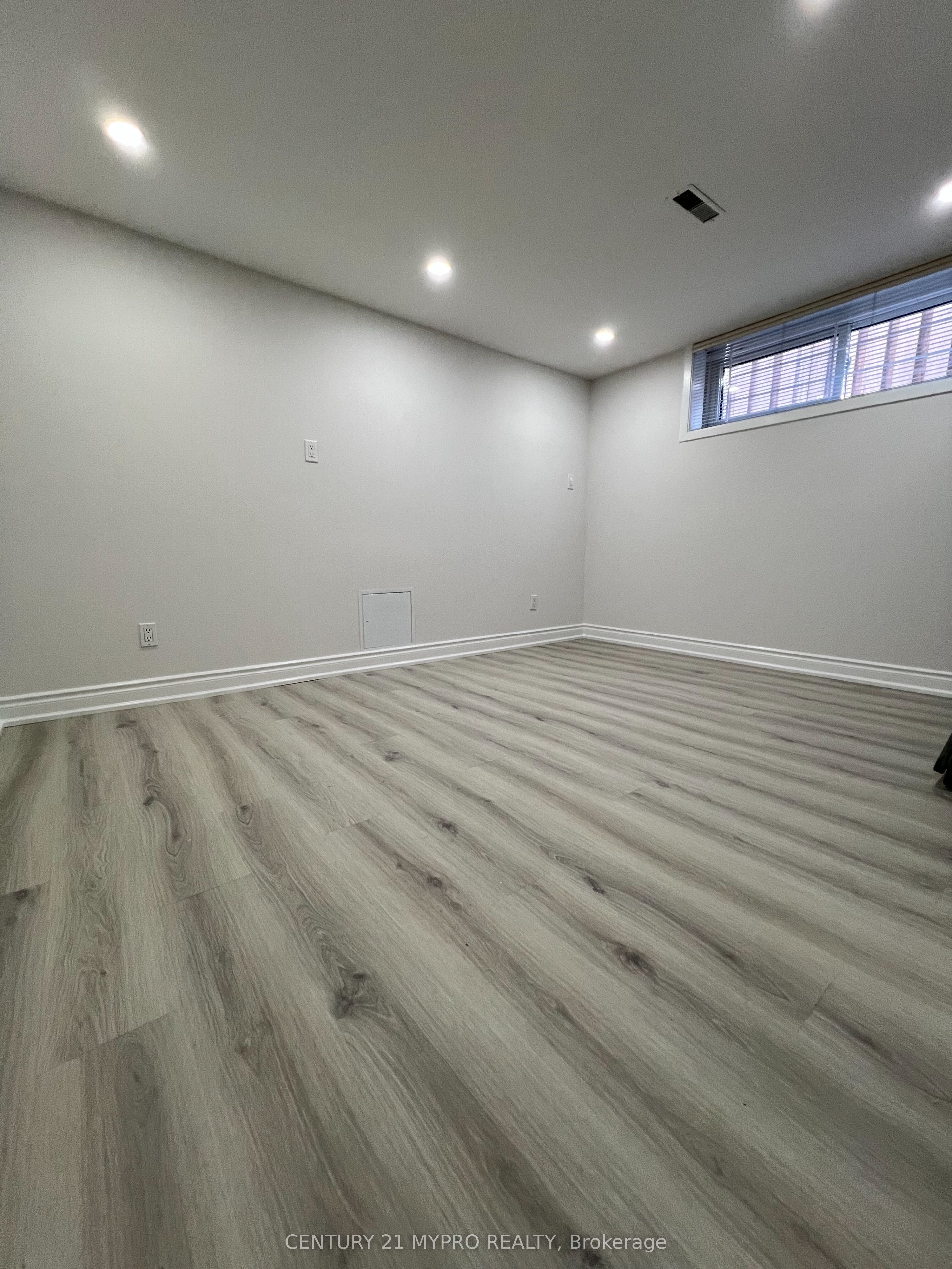 21 Taverly Road Property Photo 5