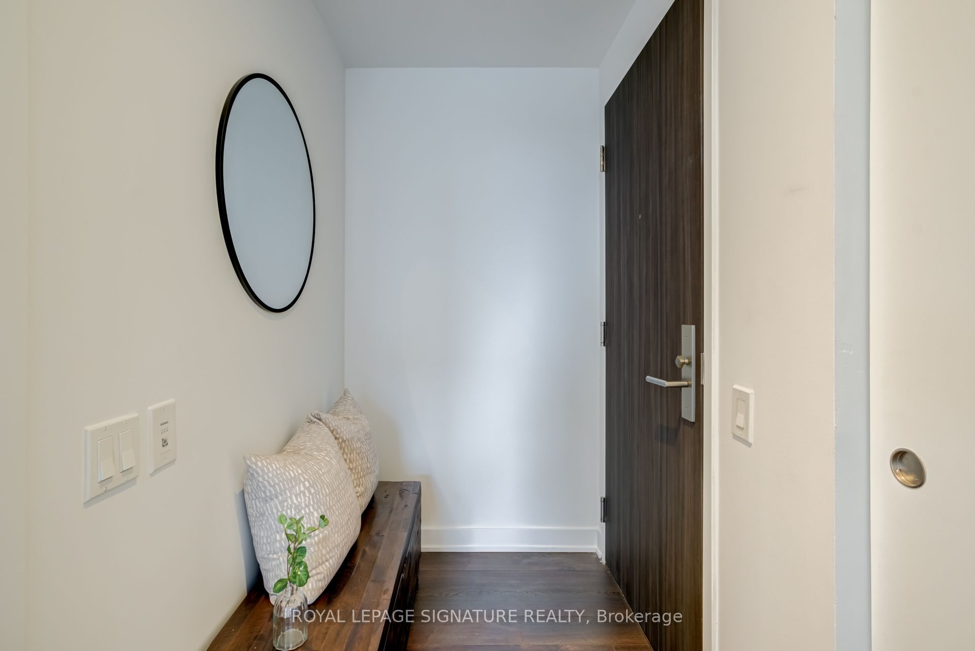 185 Roehampton Avenue 2710 Property Photo 6