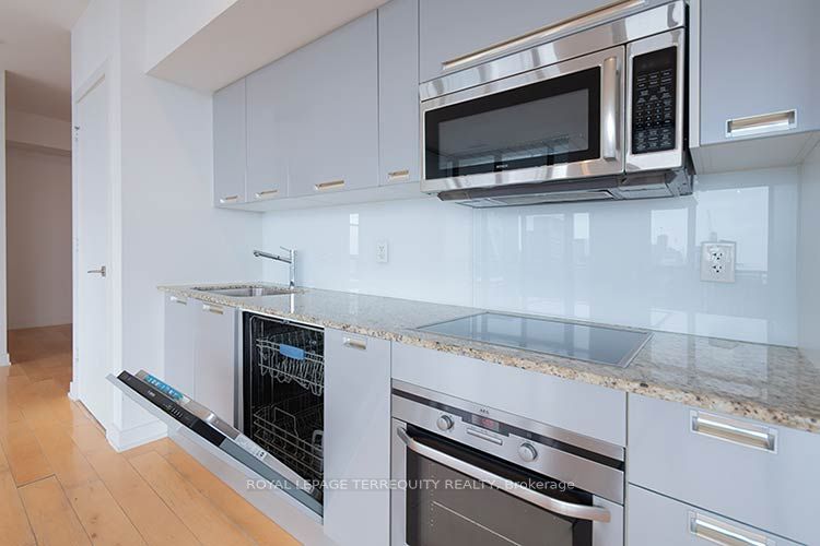 33 Charles Street E 3902 Property Photo 6