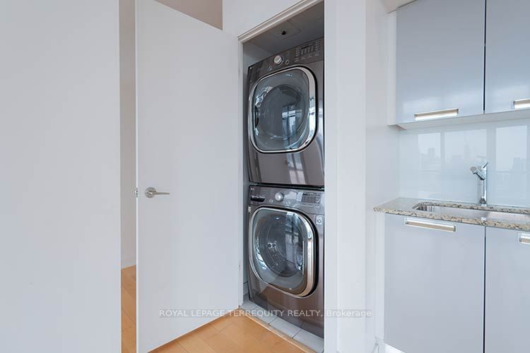 33 Charles Street E 3902 Property Photo 23