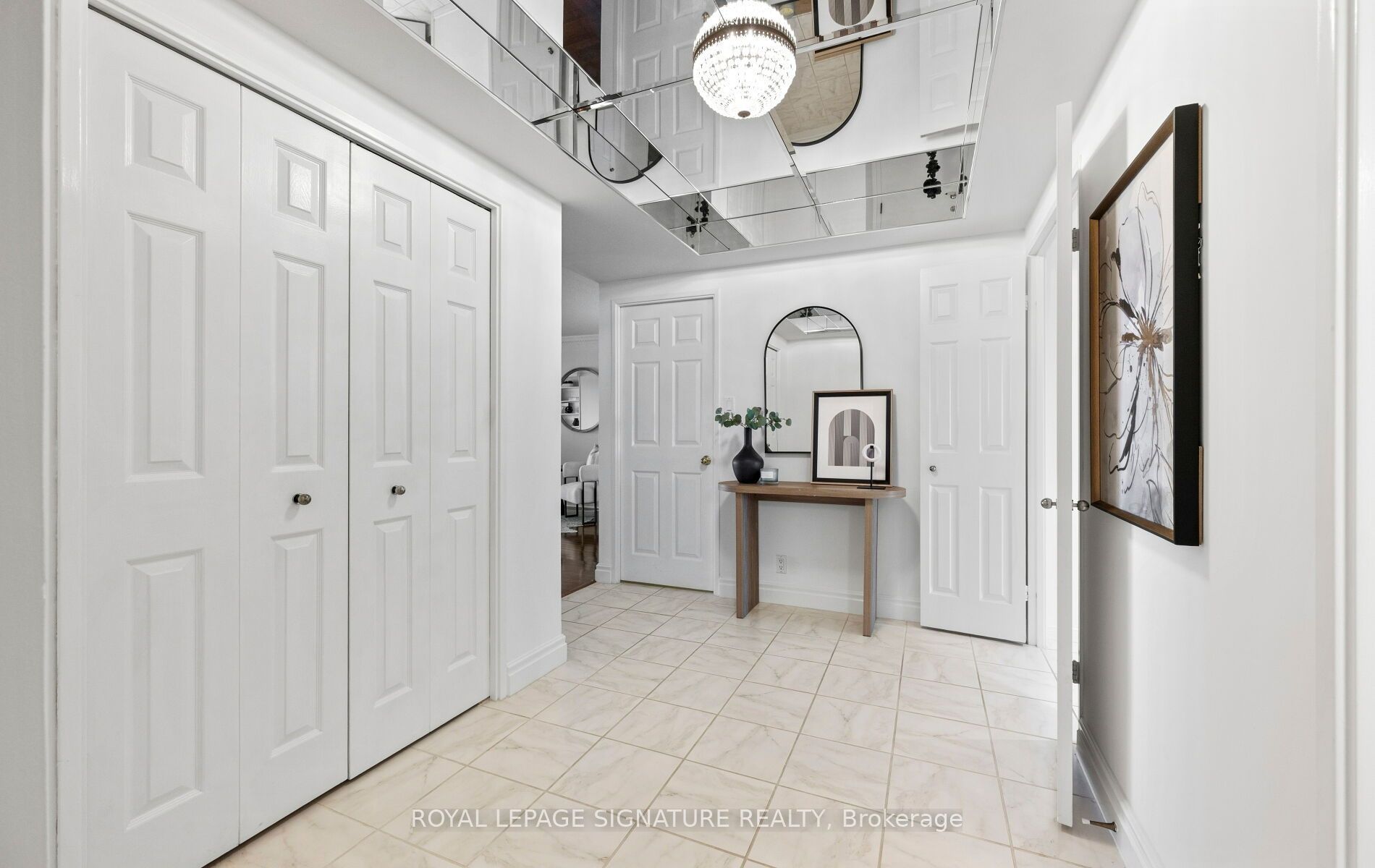 1 Concorde Place 1704 Property Photo 2