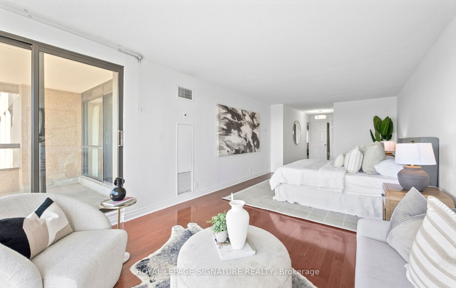 1 Concorde Place 1704 Property Photo 27